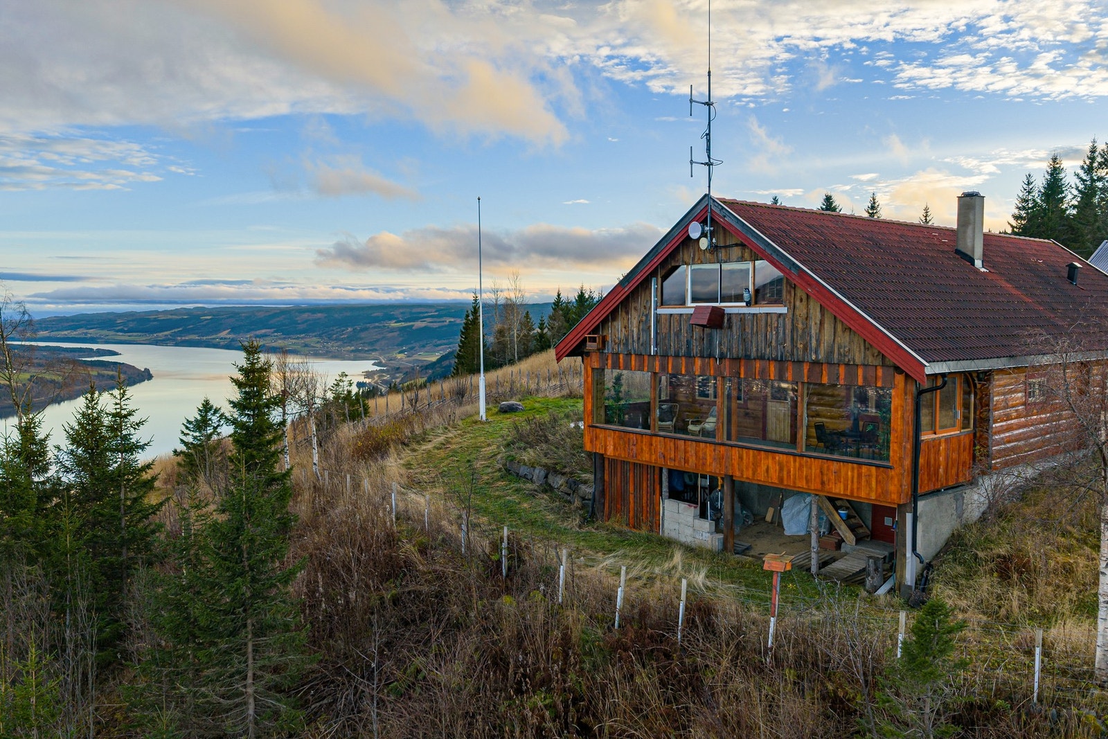 Fantastsisk beliggenhet høyt oppe på Vingnes. Galleribilde