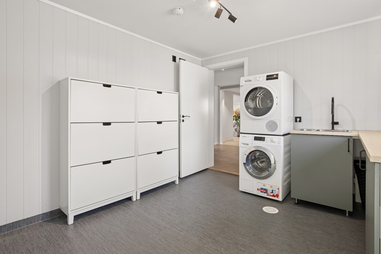 Nytt vaskerom i tilbygget del fra 2025. Rommet ligger mellom gangen og ett av de nye soverommene Galleribilde