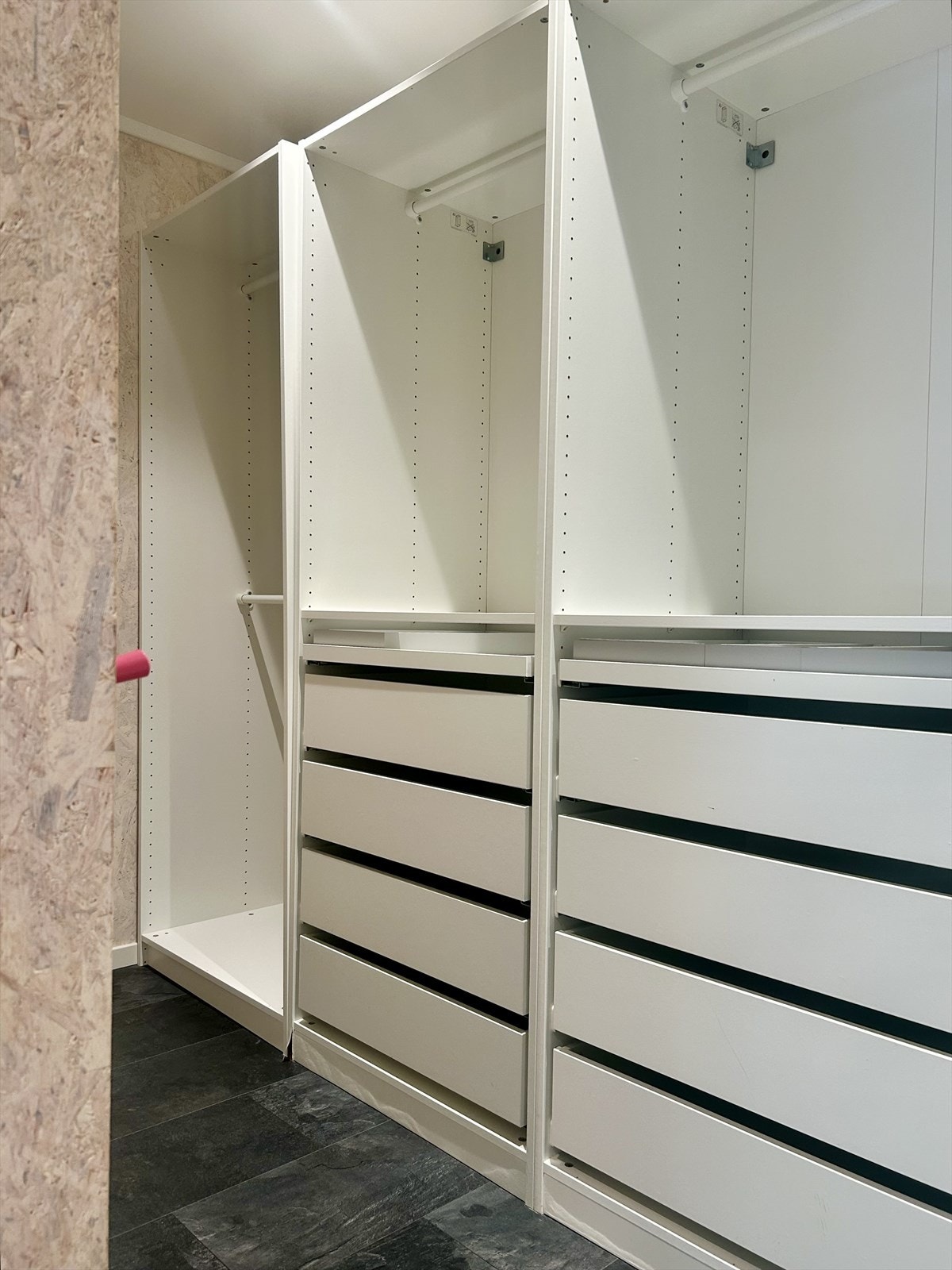 Her er det rikelig med garderobeplass. Galleribilde