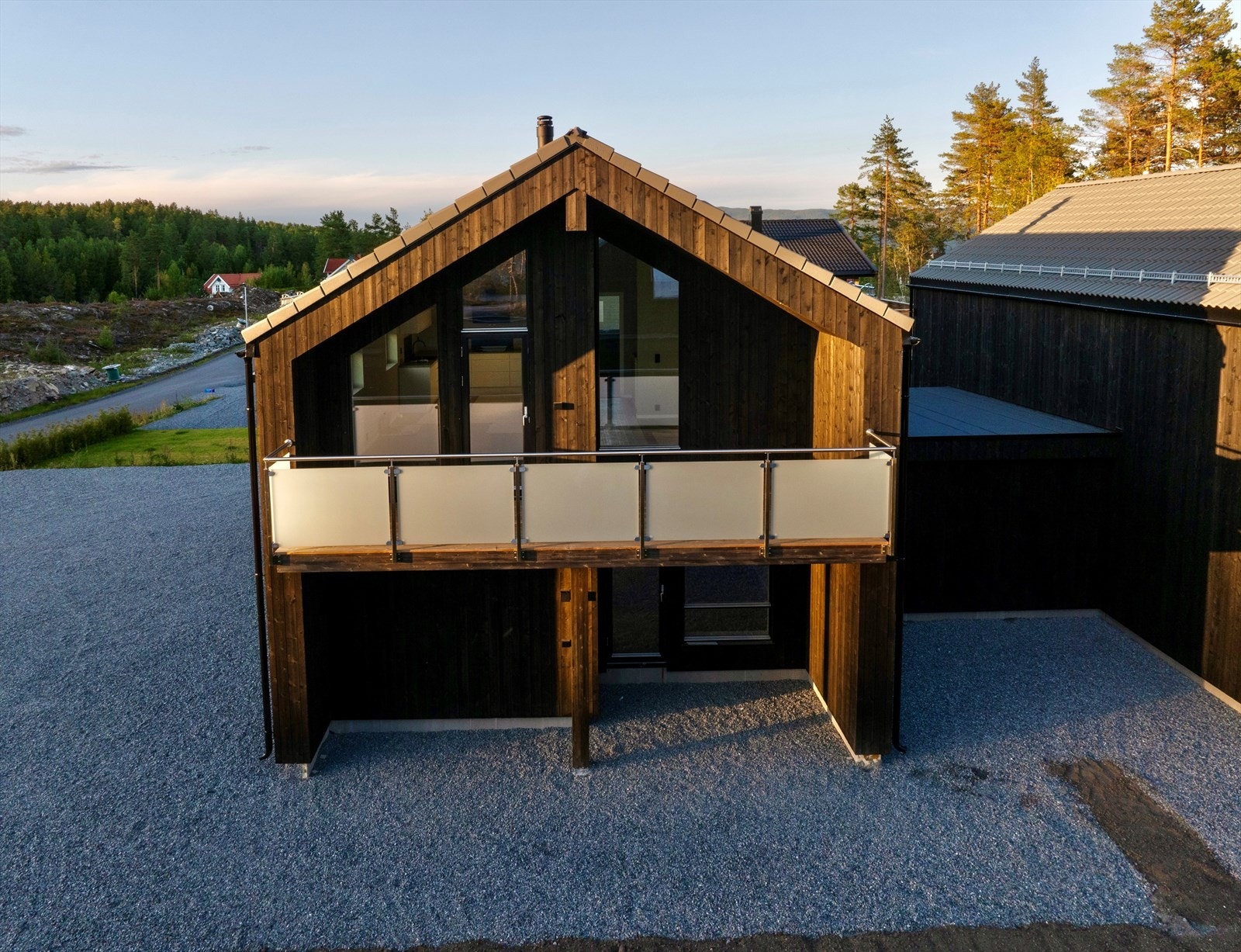 Nyoppført og delikat enebolig i kjede | Barnevennlig | 2 stuer og 3 soverom | Nydelig beliggenhet grensende til marka! Galleribilde