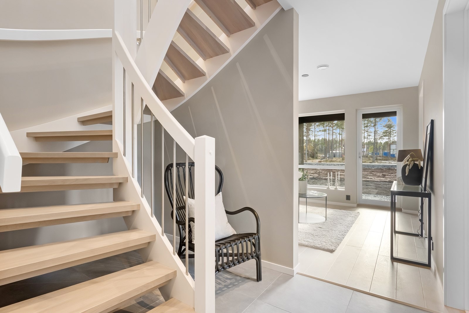 Lekker trapp som fører opp til boligens 2. etasje. Galleribilde