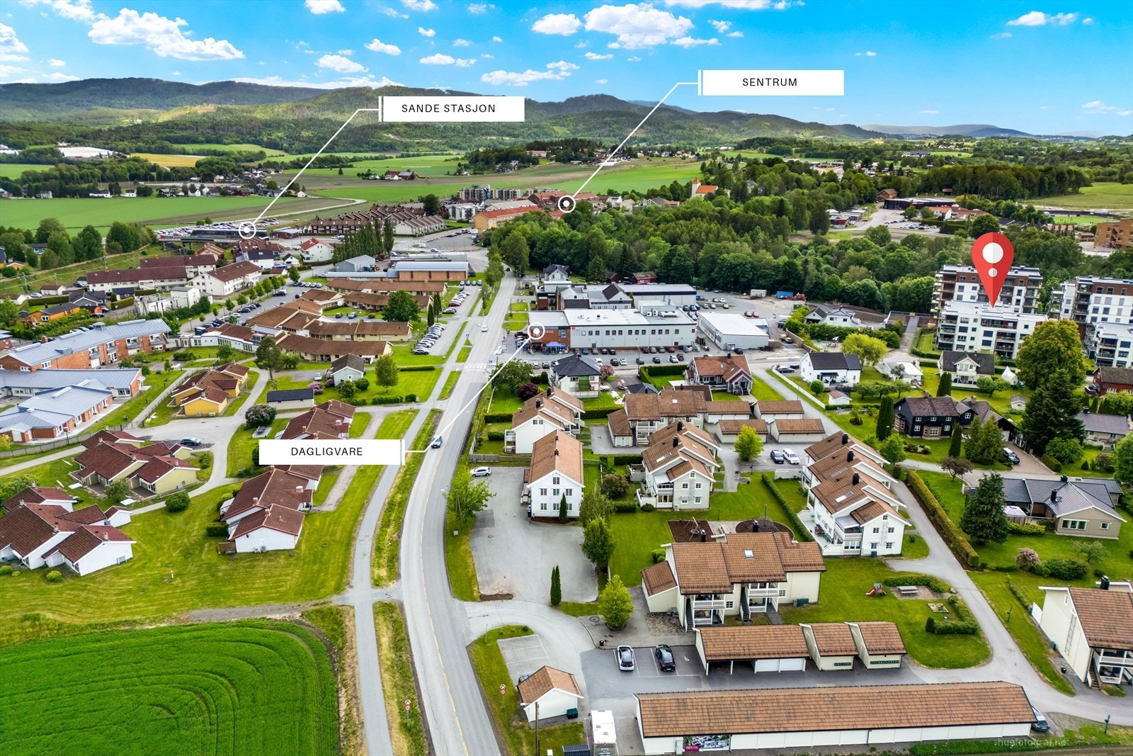 Wingejordet 9 har en attraktiv og sentral beliggenhet i Sande sentrum, med umiddelbar nærhet til alt sentrum har å tilby. Galleribilde