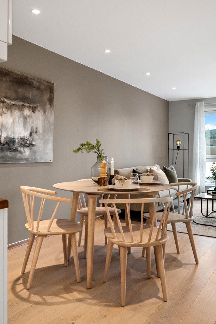 Her er det plass til et spisebord hvor familien kan samlet til et hyggelig måltid. Galleribilde