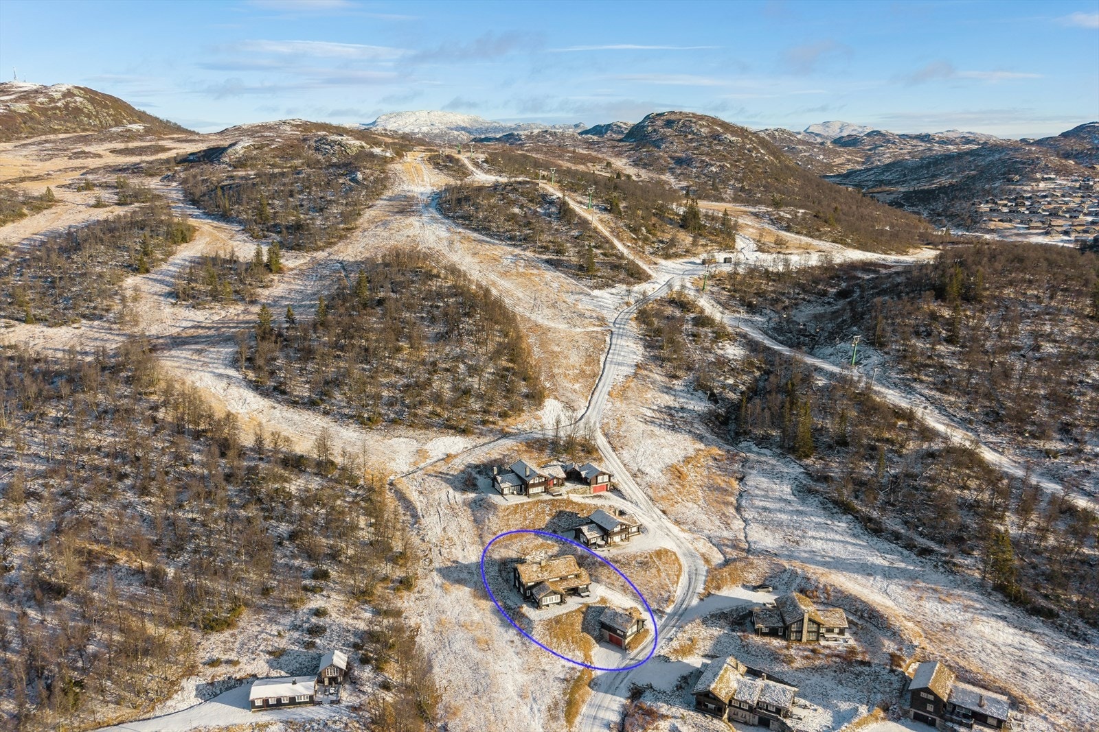 Midt i hjertet av Rauland - her omkranser alpinbakkene hytta på begge sider. Ski rett ut døra og inn i eventyret! Galleribilde