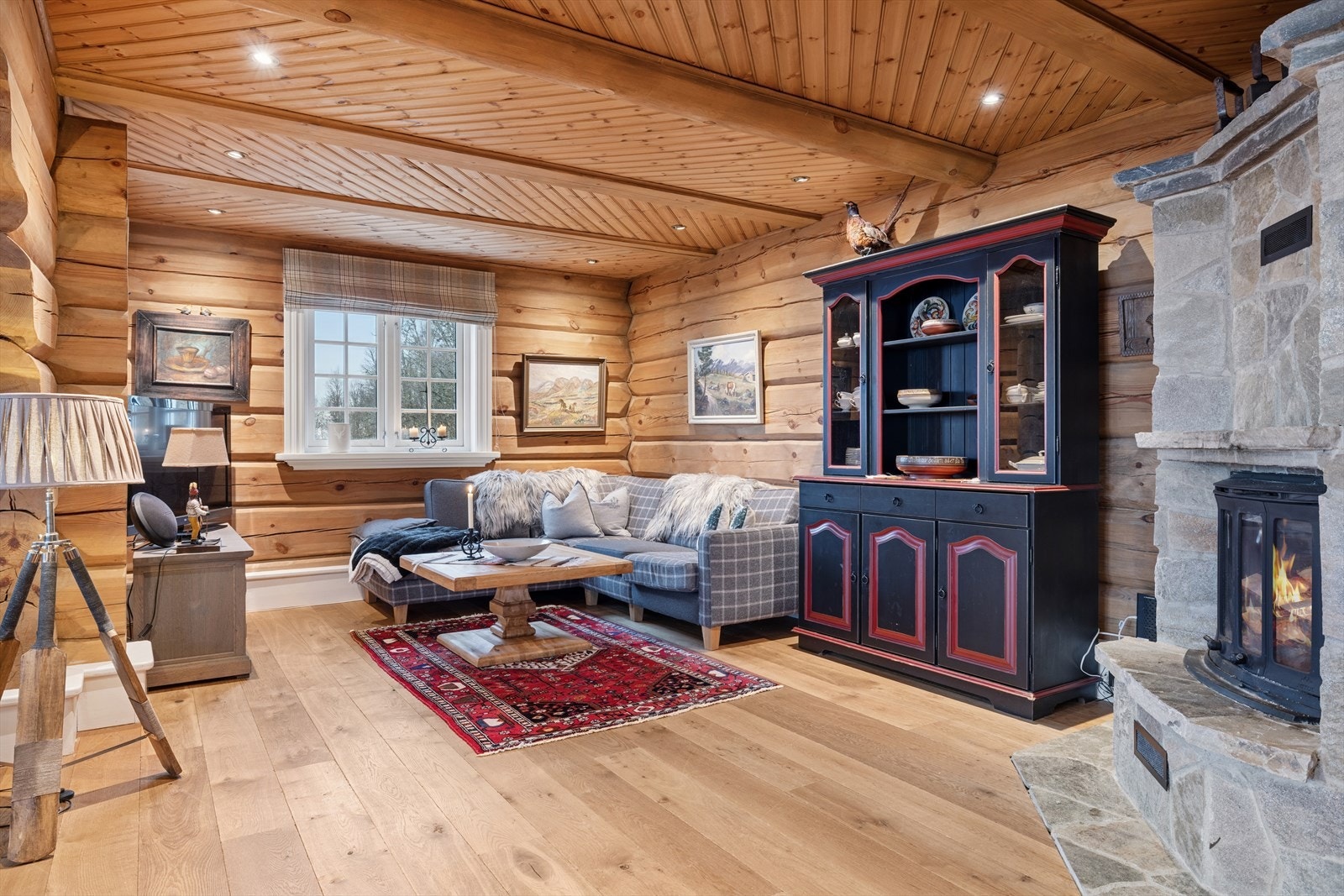 God plass til ønsket møblering - her kan du enkelt innrede stuen etter dine behov og skape akkurat den atmosfæren du ønsker. Galleribilde