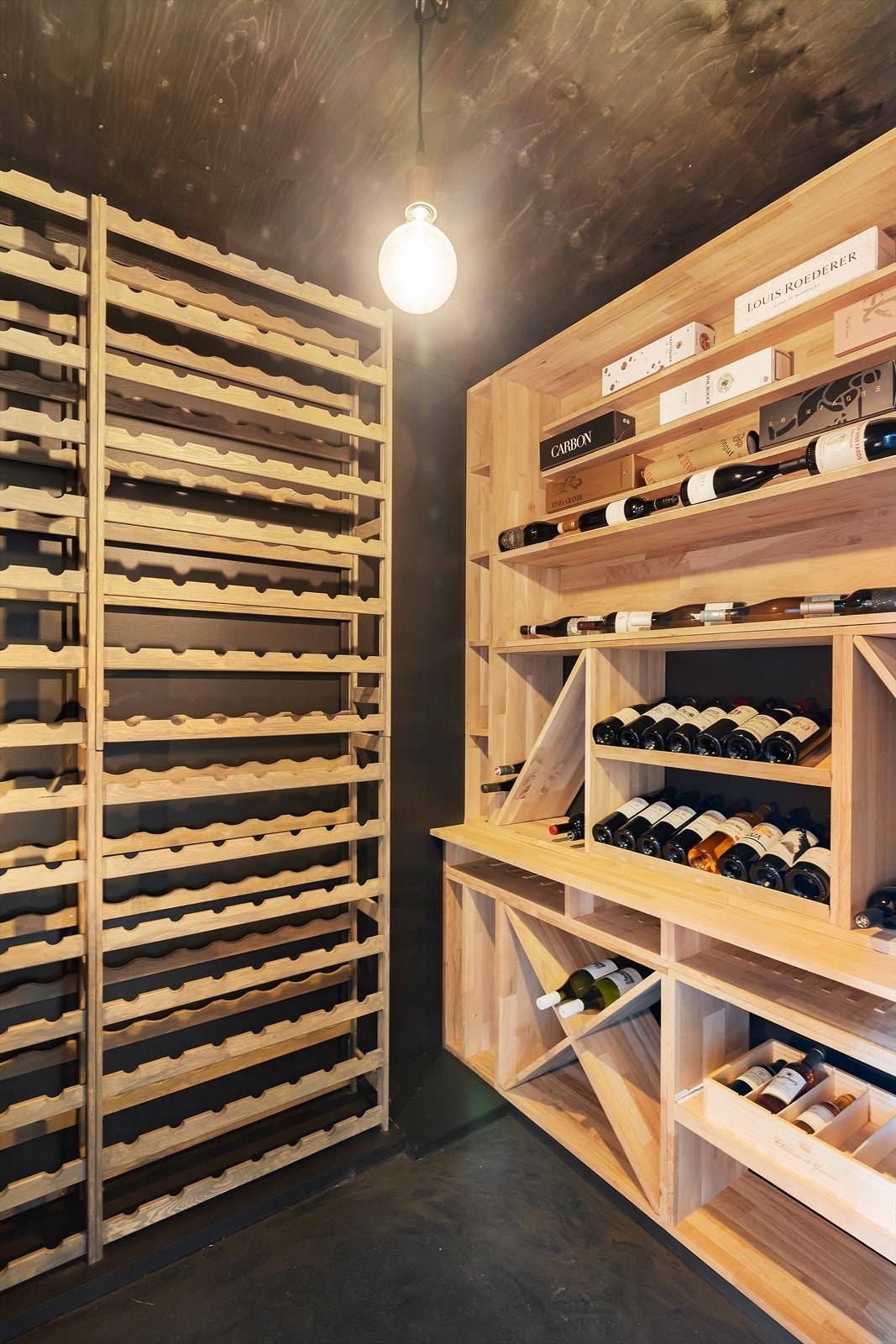 Det er etablert vinkjeller i del av opprinnelig sportsbod. Galleribilde