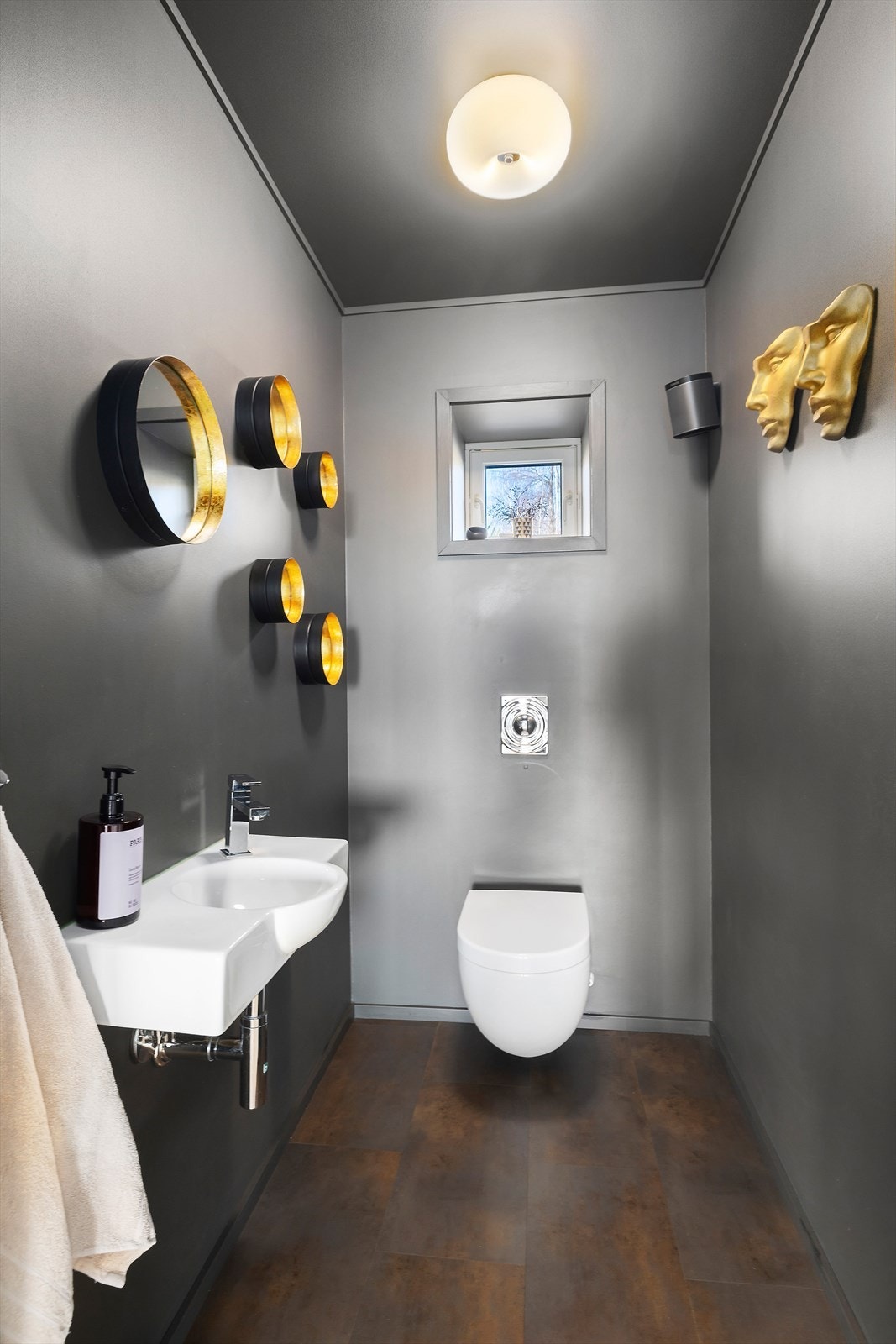 Stilfullt toalettrom med gulvvarme. 2. etg. Galleribilde