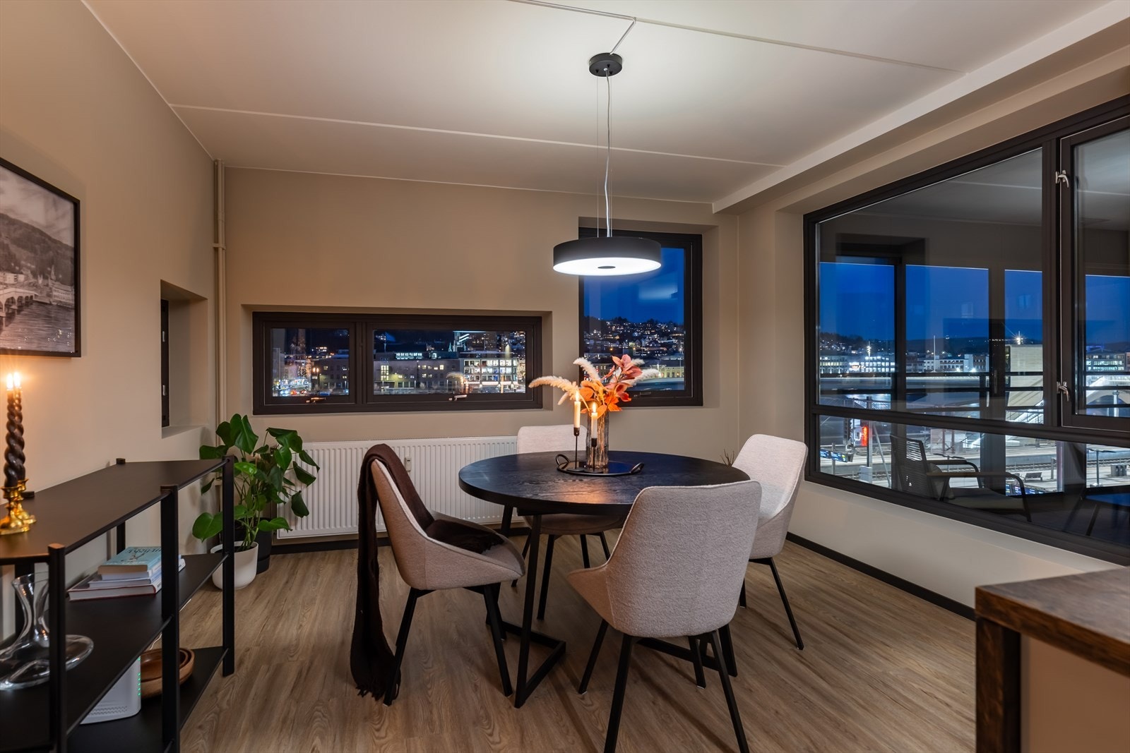 Naturlig plass for spisegruppe i tilknytning til kjøkkenet Galleribilde