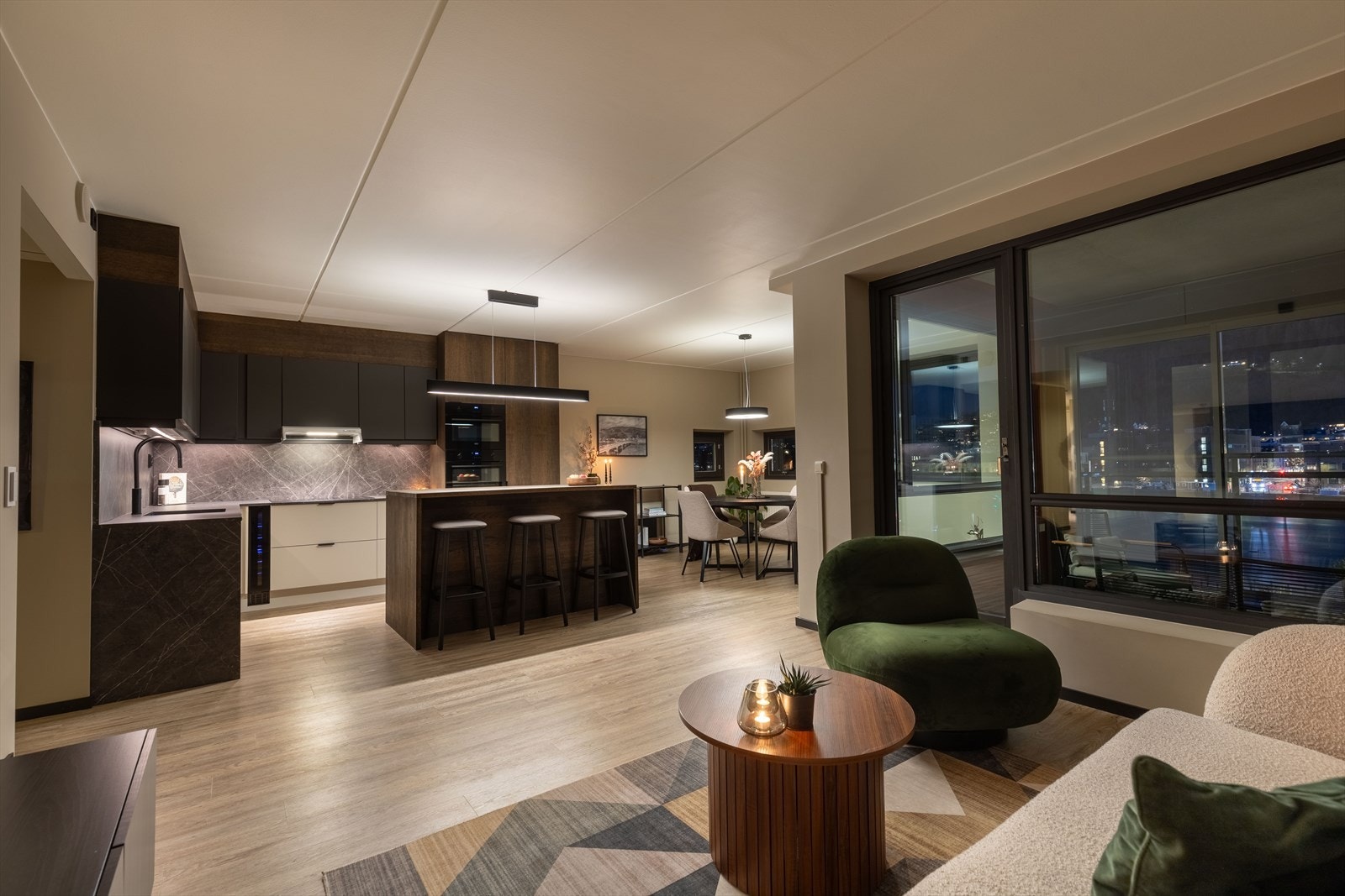 Her bor du med umiddelbar nærhet til togstasjon, elva, turmuligheter og sentrum Galleribilde