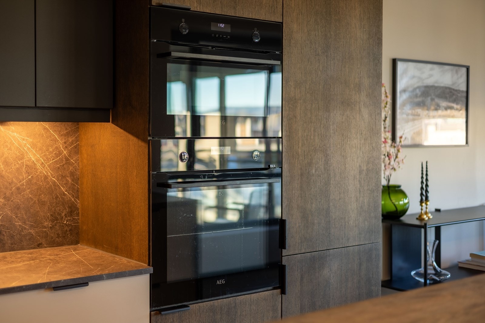 Lekre detaljer og benkeplate i laminat Galleribilde