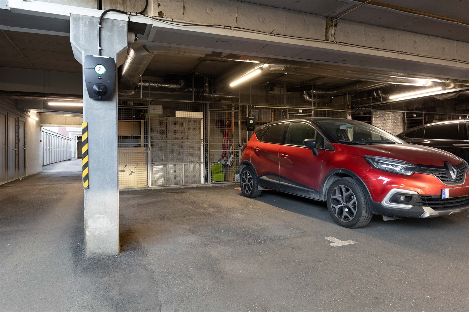 Medfølger parkering og sportsbod i kjeller - det er montert elbil-lader Galleribilde