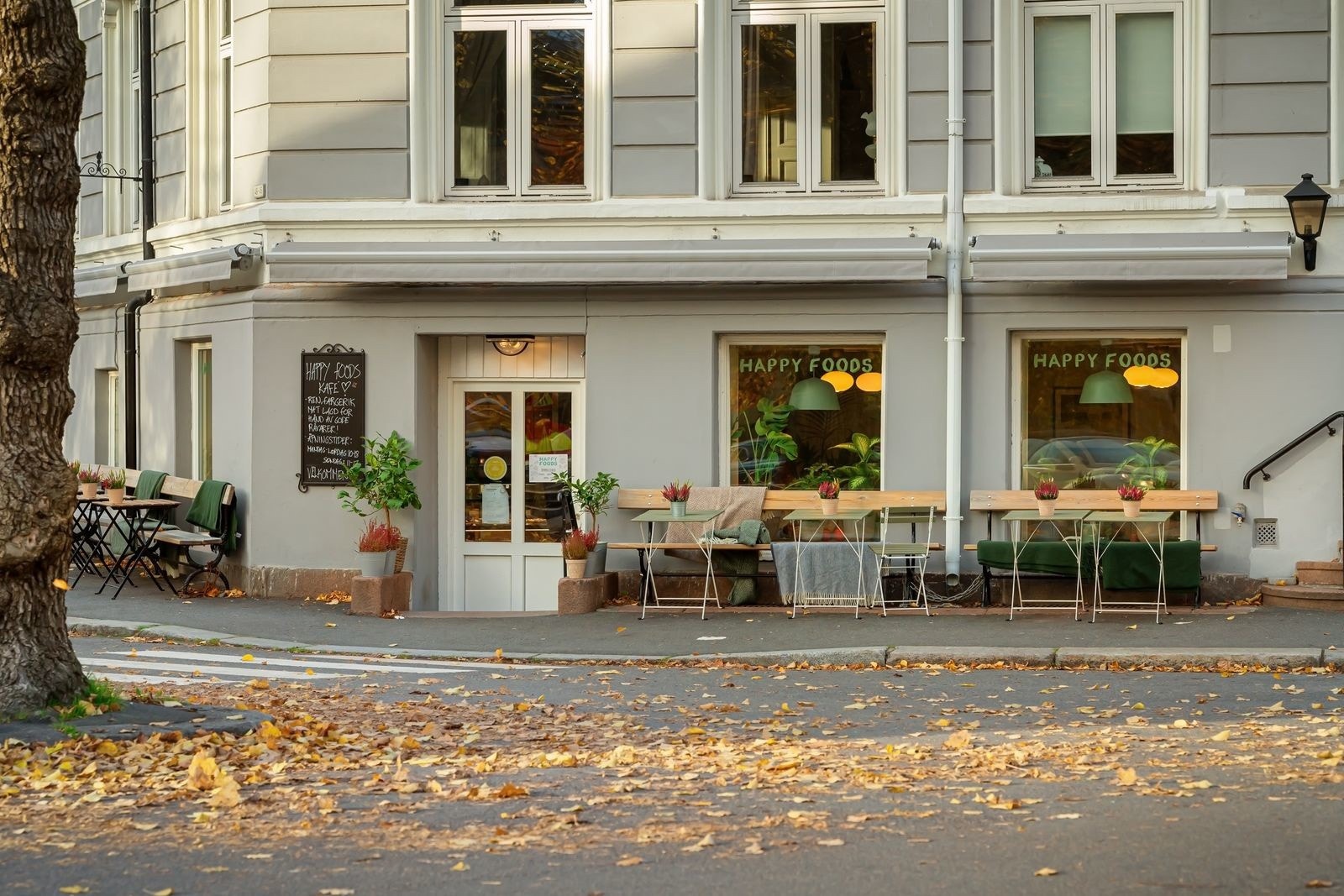 Nærområdet byr på Happy Foods, kafeer og restauranter. Vestkanttorget arrangeres hver søndag. Galleribilde