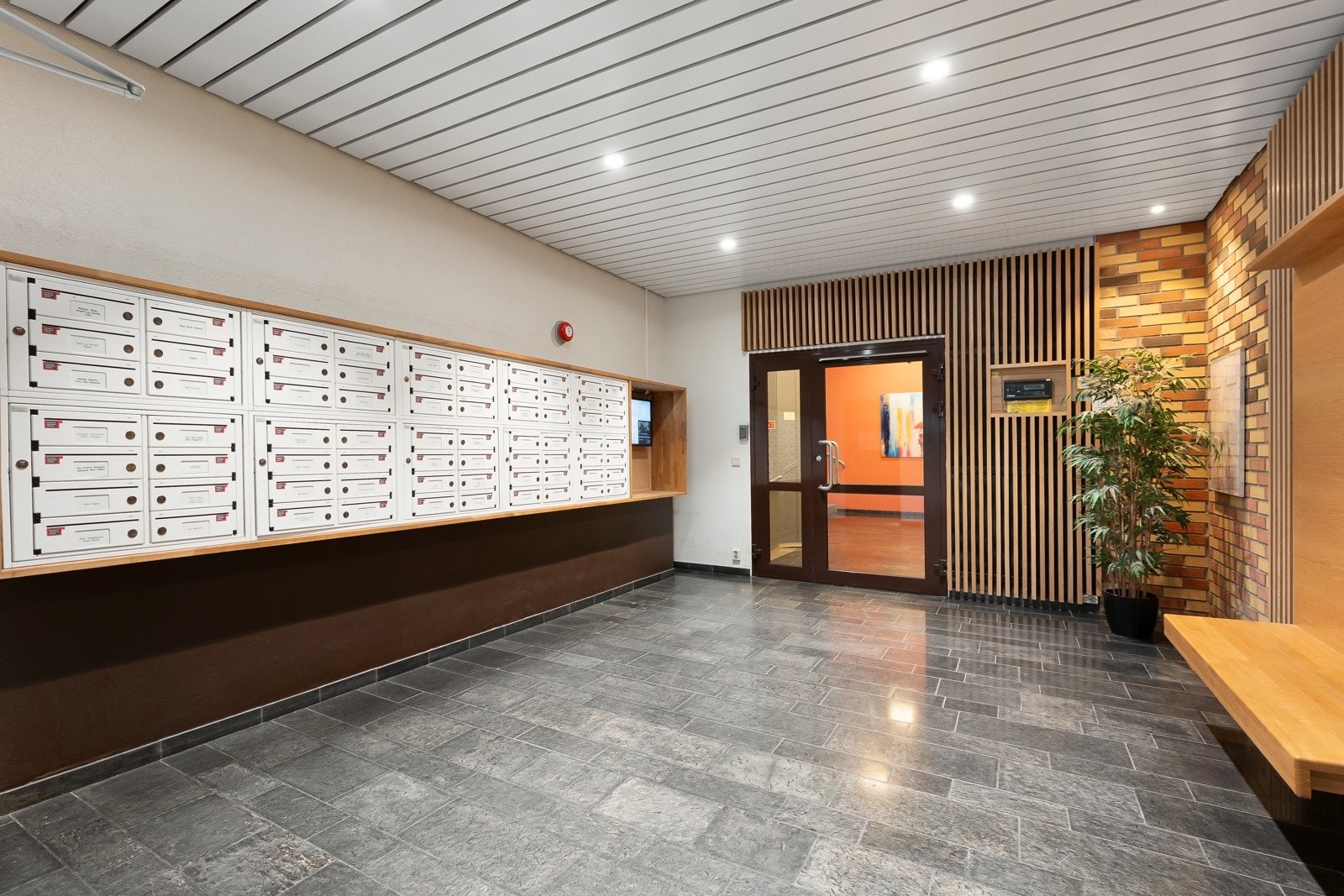 Fellesarealene er oppgradert, og du ønskes varmt velkommen når du entrer bygget. Galleribilde