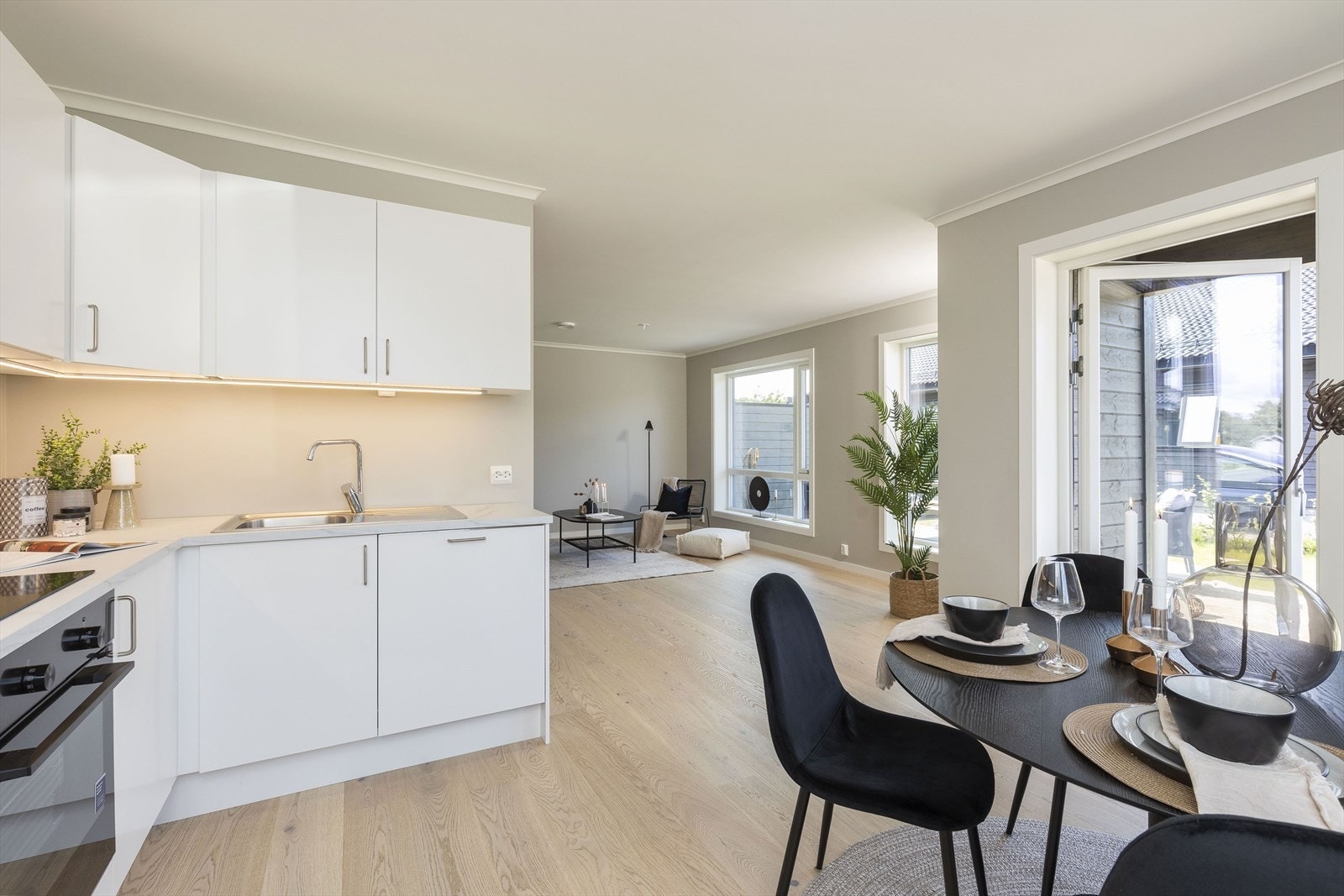 Åpen løsning med gode vindusflater gir en god atmosfære Galleribilde