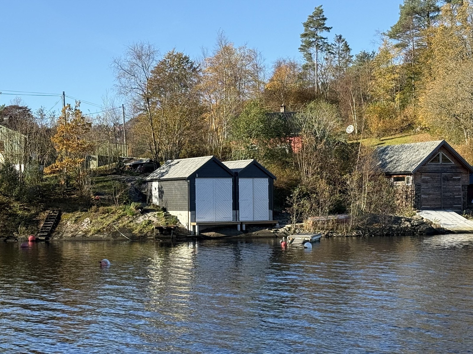 Enten du vil nyte rolige padleturer, ta søndagsturen langs vannkanten eller bare puste ut i naturskjønne omgivelser, gir Nordåsvannet en opplevelse av ro og nærhet til naturen. En skjult skatt - midt i byen. Galleribilde