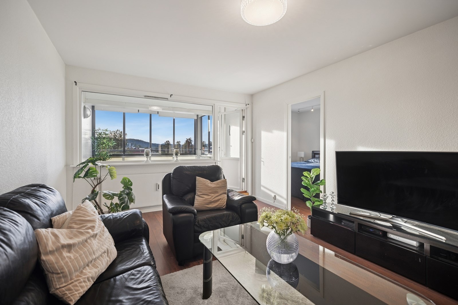 Stuen oppleves som enkel å møblere. Galleribilde