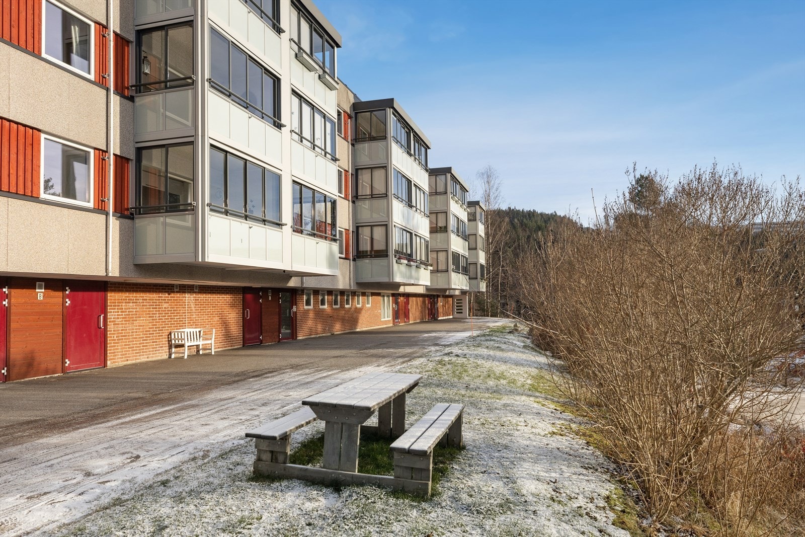 Hyggelige uteområder foran blokken. Galleribilde