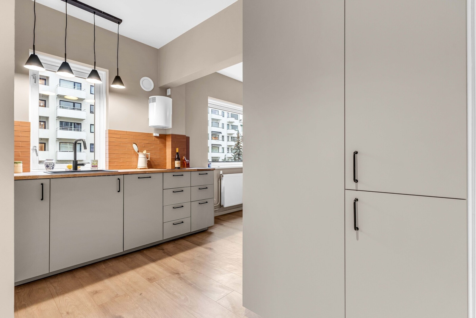 Alle overflater er sparklet og malt i 2025. Galleribilde