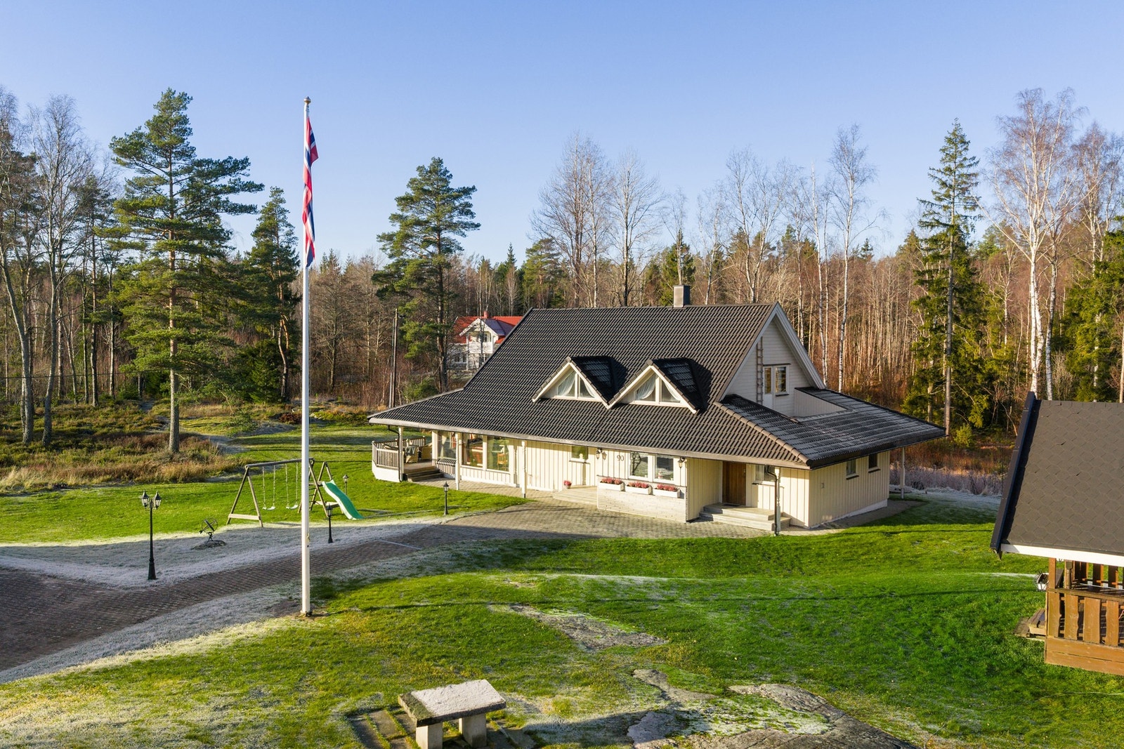 Velkommen til Hovsveien 90, presentert av ASK Lilledal v/Mats Lilledal! Galleribilde