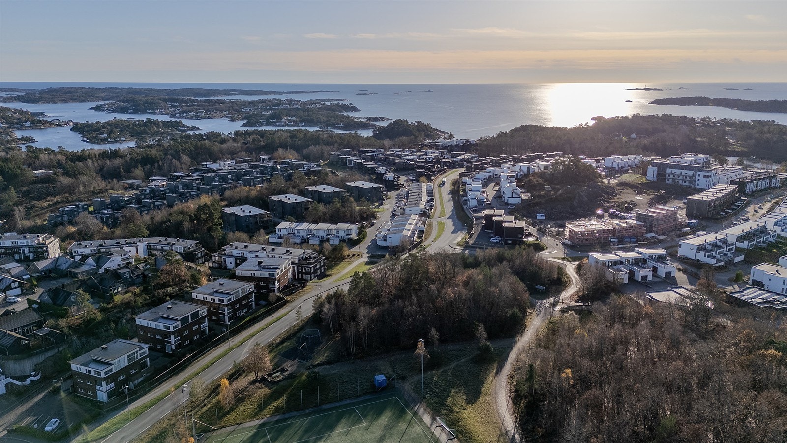 Følger du veien ut mot kysten finner du flotte Dvergsnestangen og andre badeplasser Galleribilde