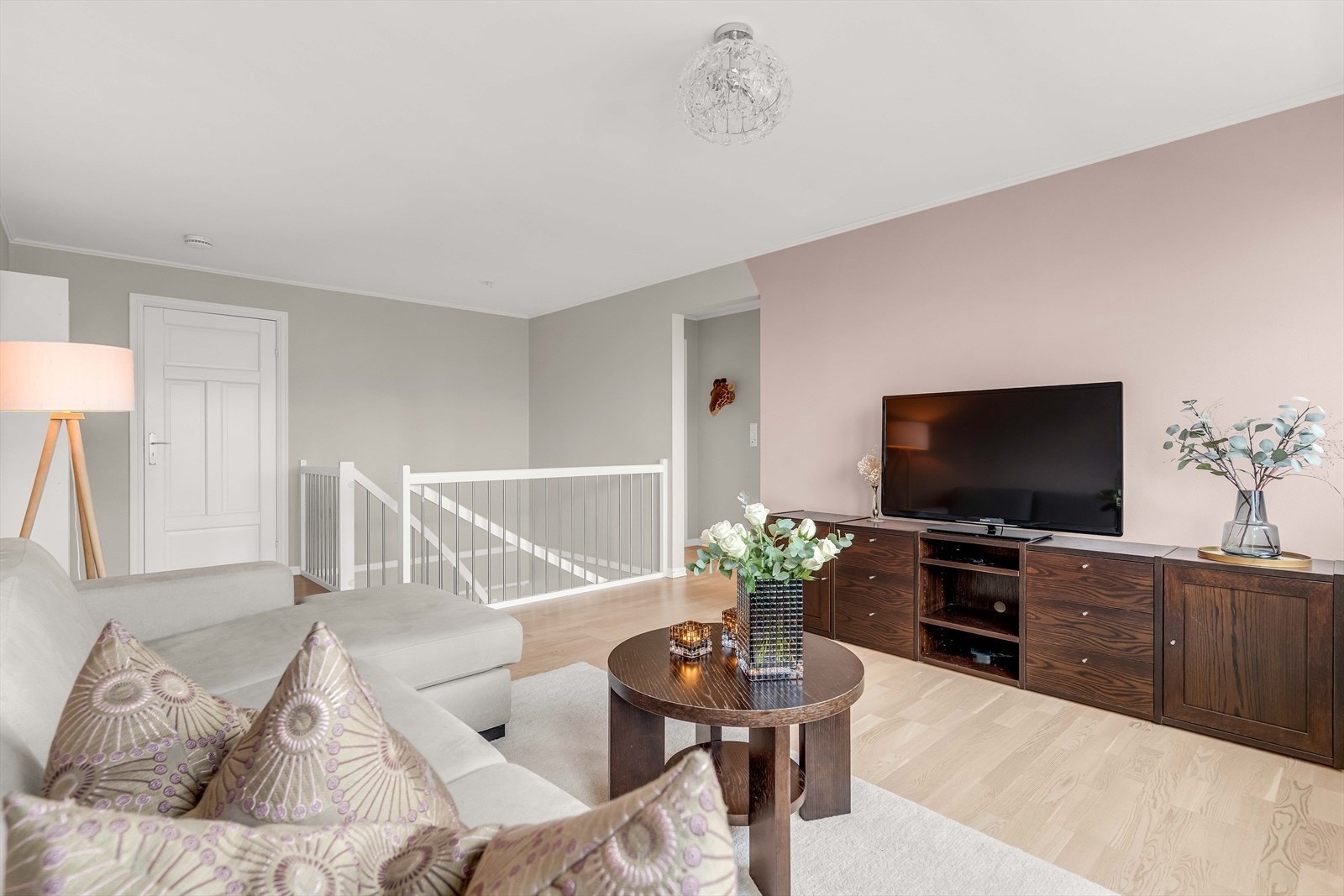 TV-stue i 2. etasje - perfekt for underholdning og et ideelt sted for barna å invitere venner hjem. Galleribilde