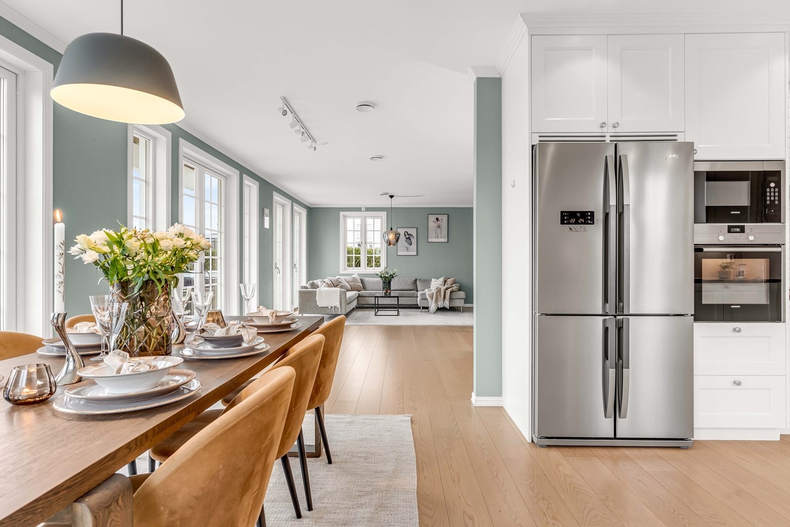 Kjøkkenet er utstyrt med mekanisk avtrekk som sikrer effektiv ventilasjon og et godt inneklima. Galleribilde