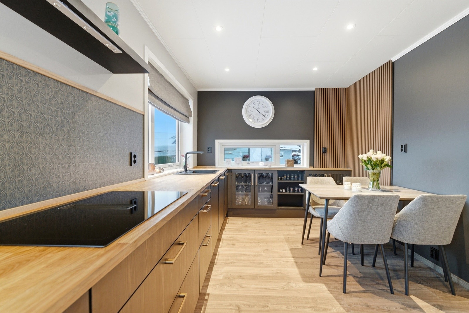 Rommet har en moderne og praktisk utstråling. Galleribilde