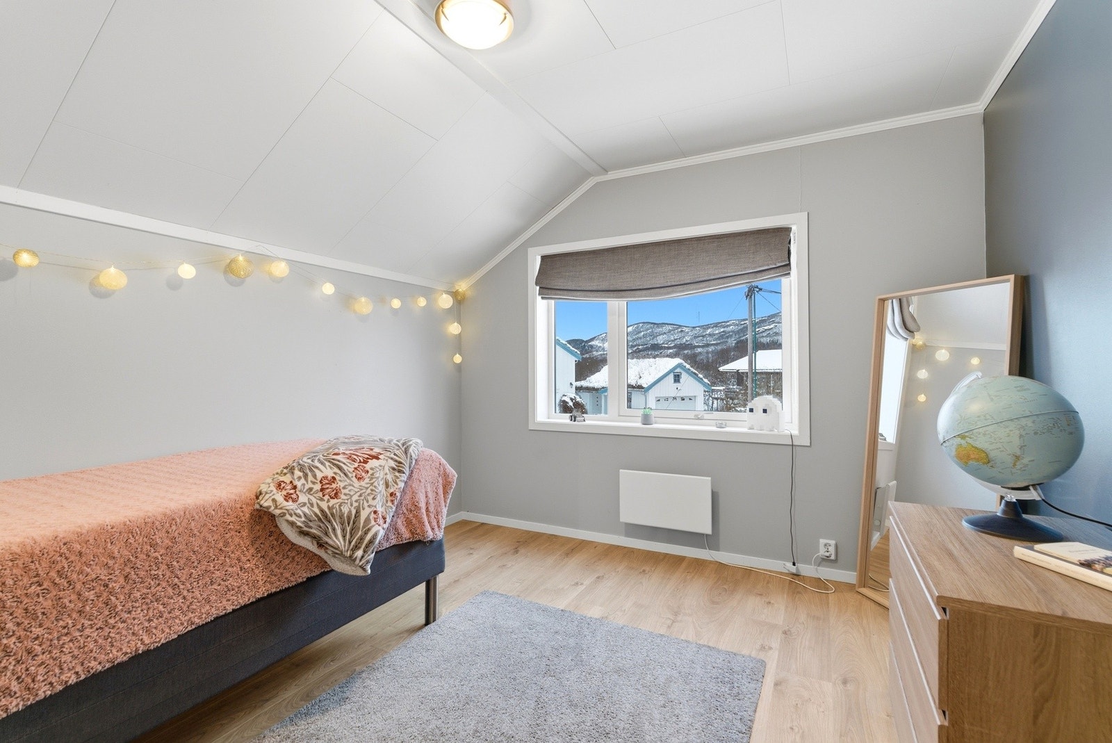 Soverom 2. God plass til passende møblement. Galleribilde