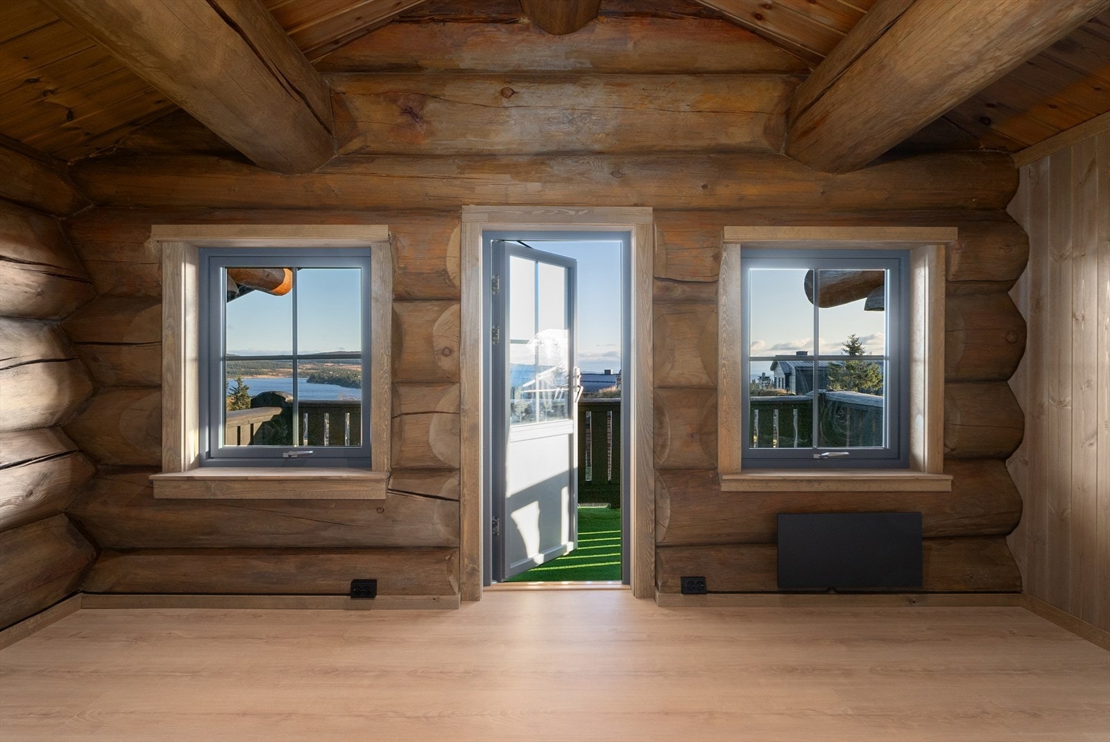 Fra soveromet i 2. etasje er det utgang til balkongen Galleribilde