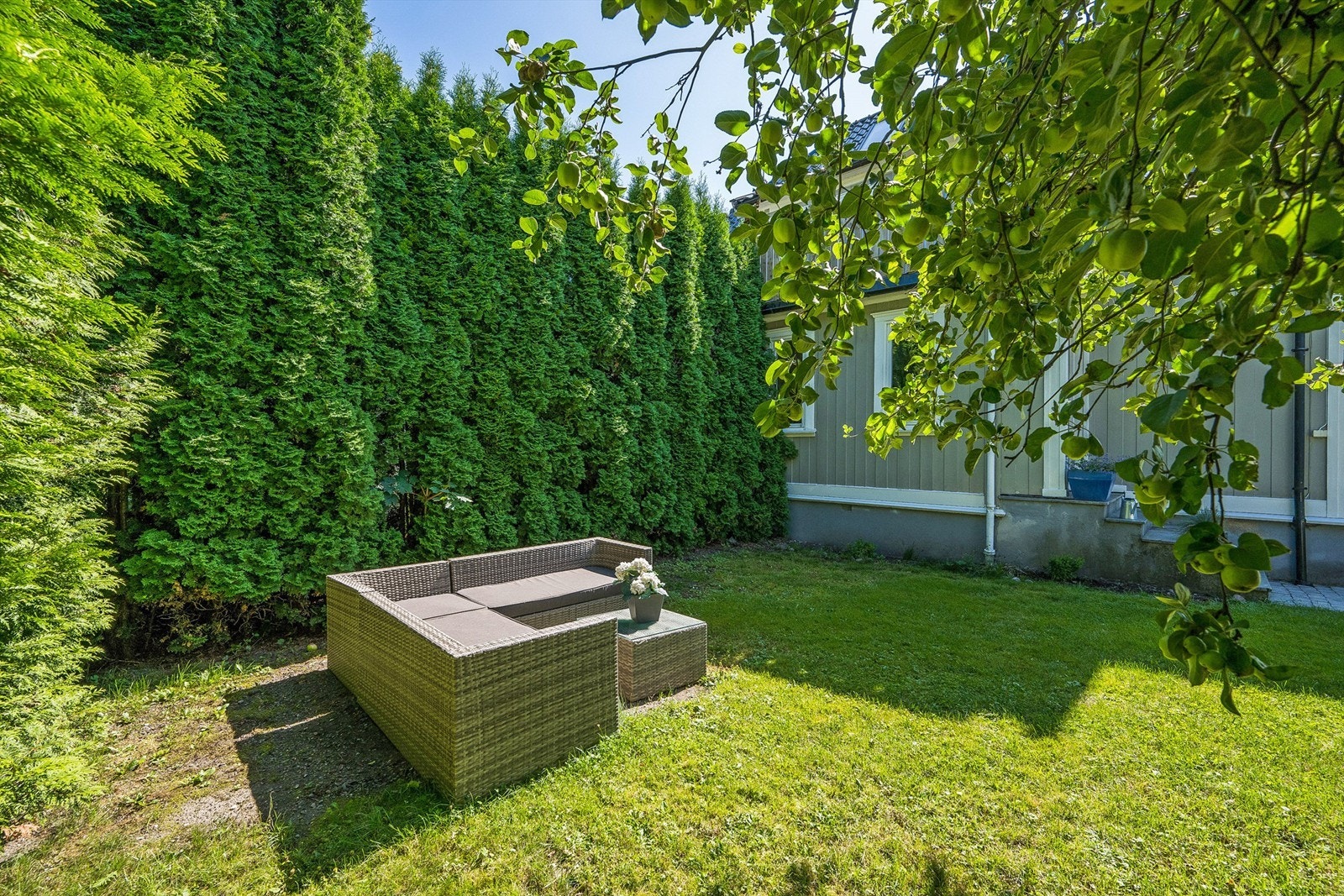 Det er god plass til diverse hyggelige utemøbler. Galleribilde