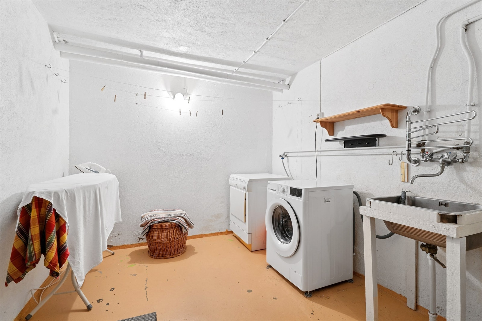 Vaskerom kjeller. Galleribilde