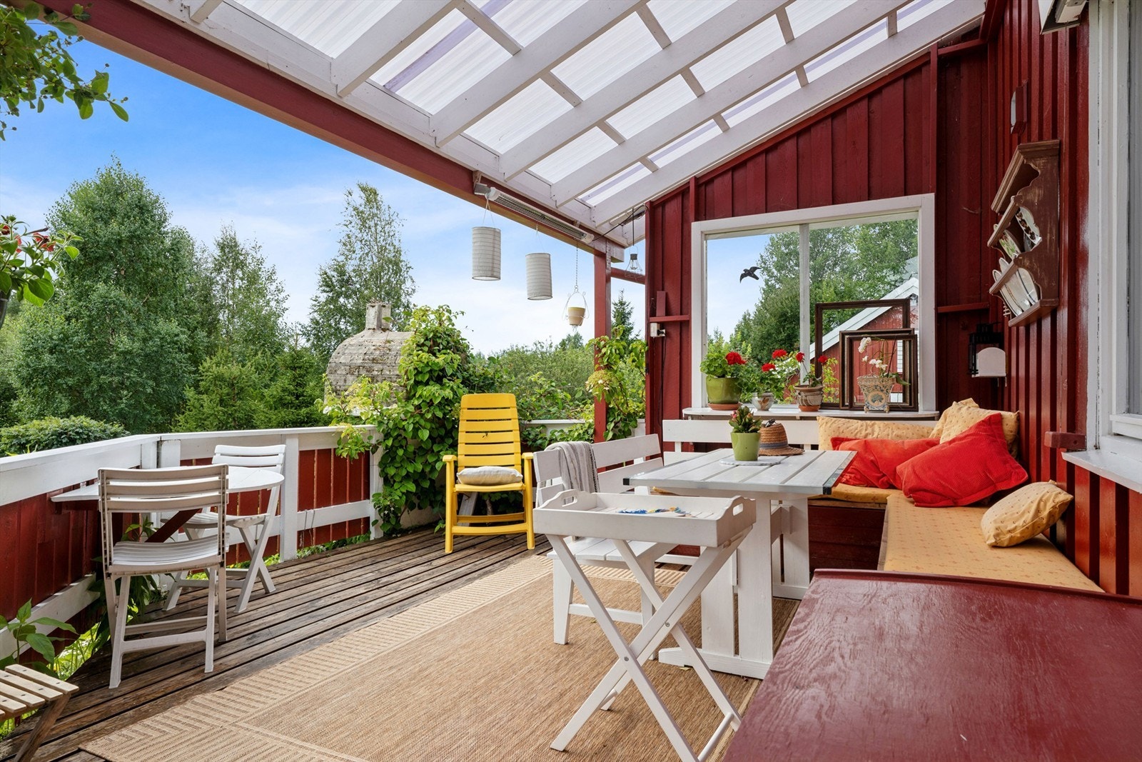 Terrasse som er delvis overbygd. Galleribilde