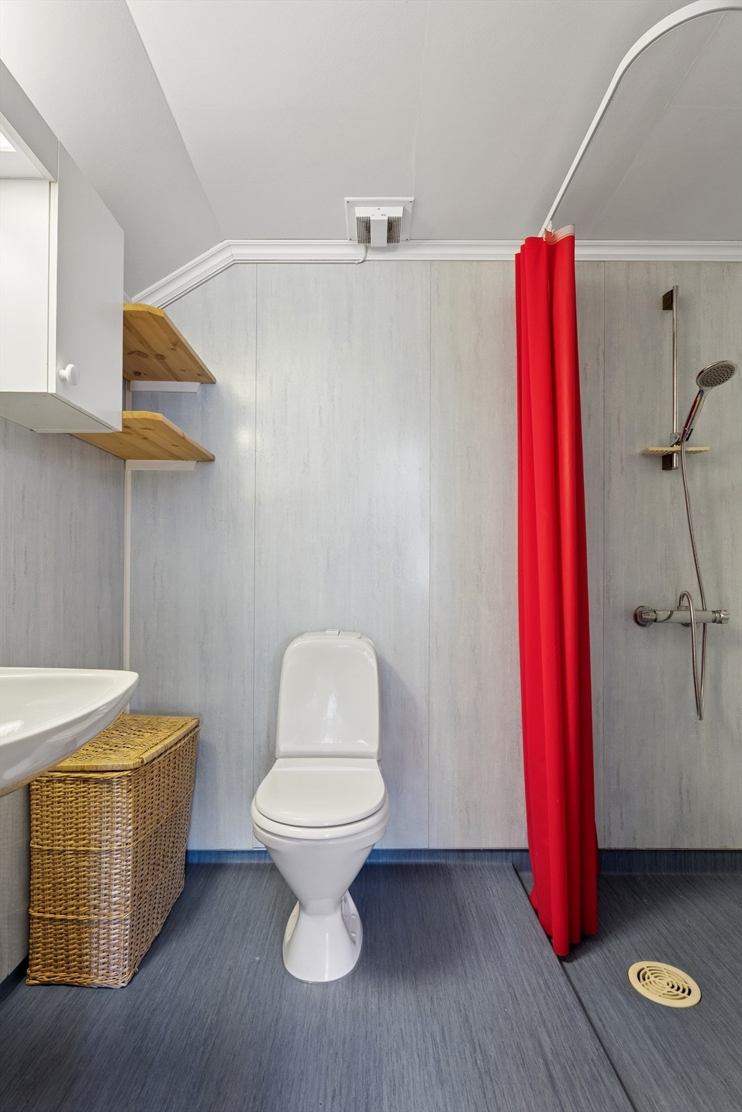 Bad loftsetasje. Galleribilde