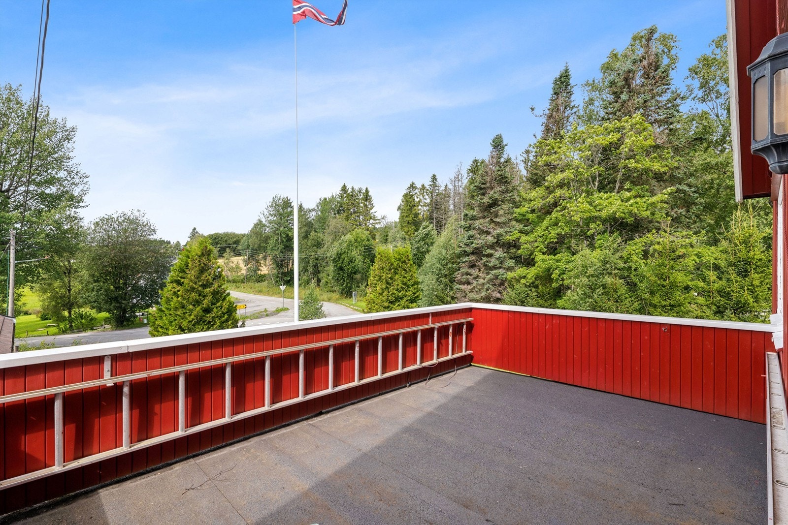 Balkongkong i 2. etasje med adkomst fra stue (benyttes som arbeidsrom i dag). Galleribilde