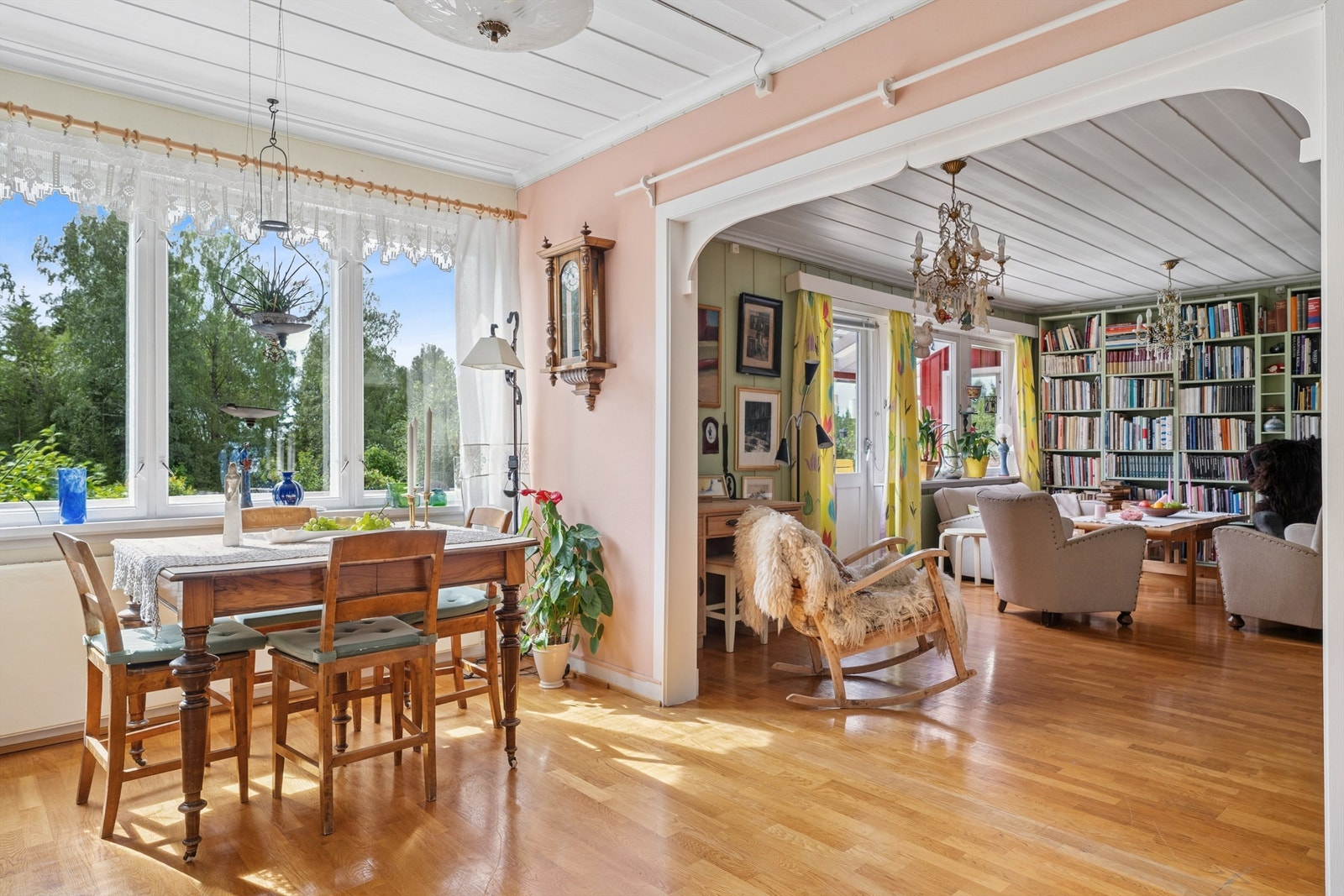 Stue med utgang til terrasse. Galleribilde