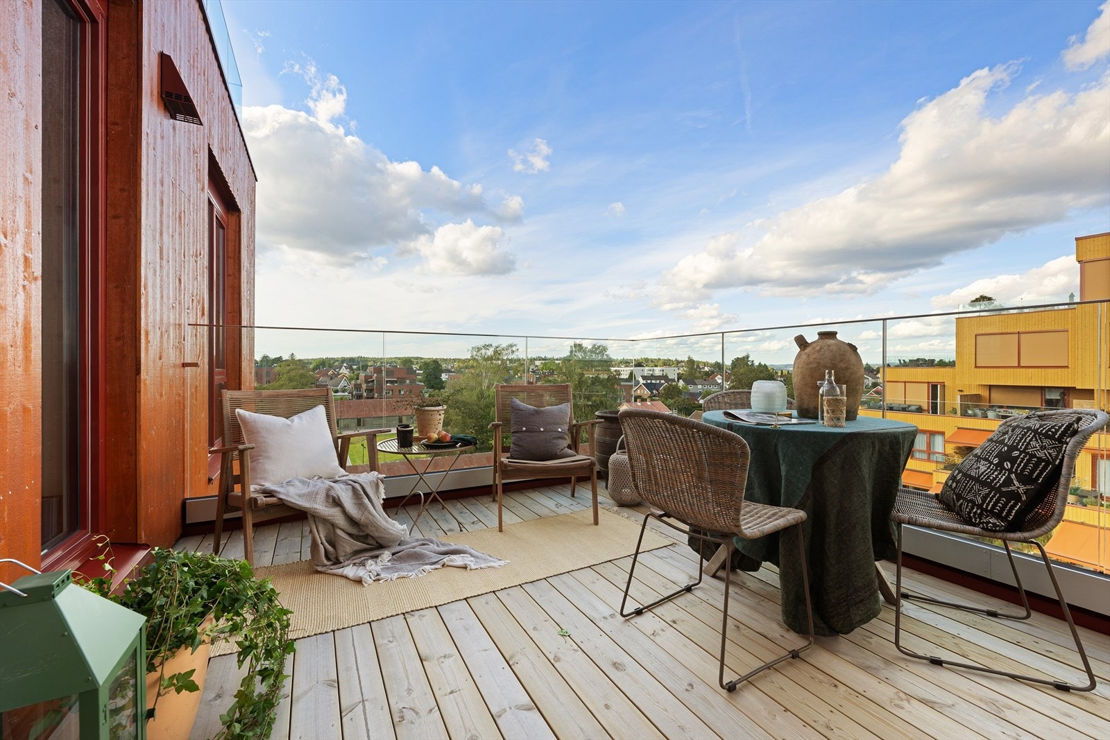 Terrasse på ca. 10 kvm med flott utsikt. Galleribilde