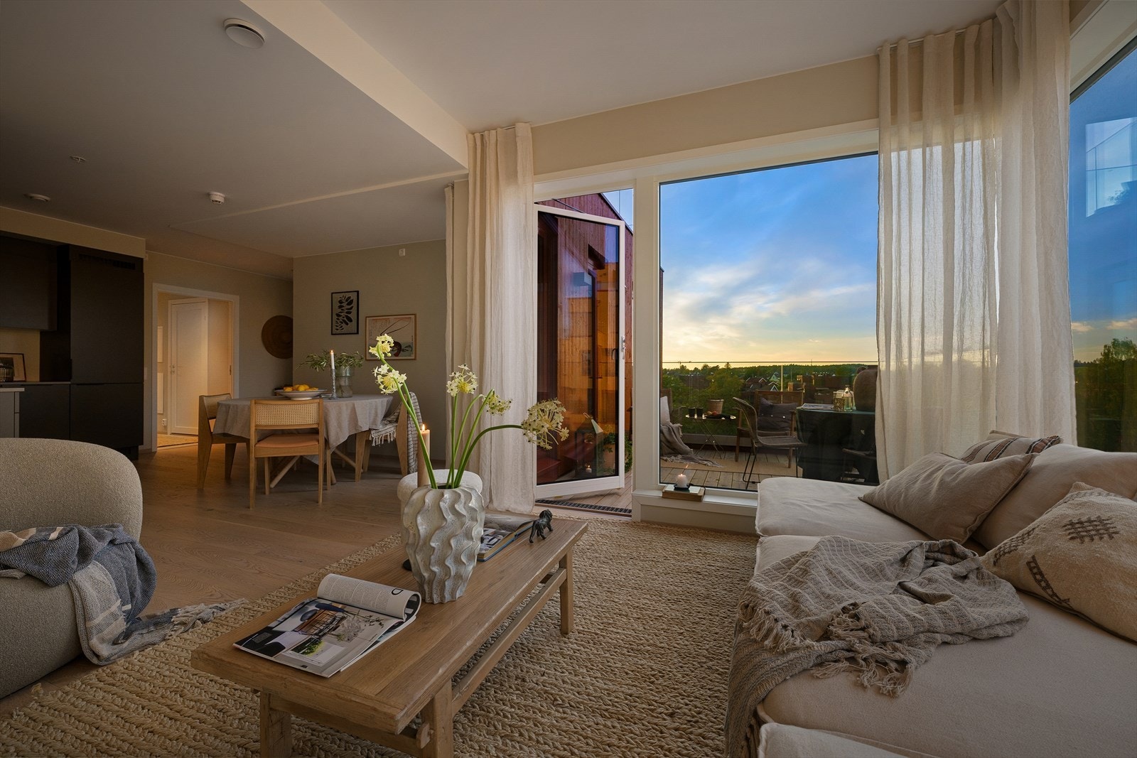 Kveldsstemning i stuen. Galleribilde