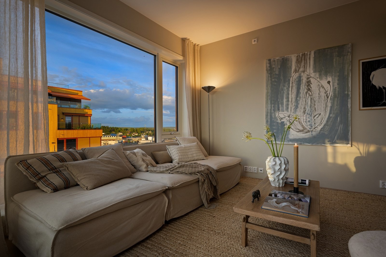 Kveldsstemning i stuen. Galleribilde