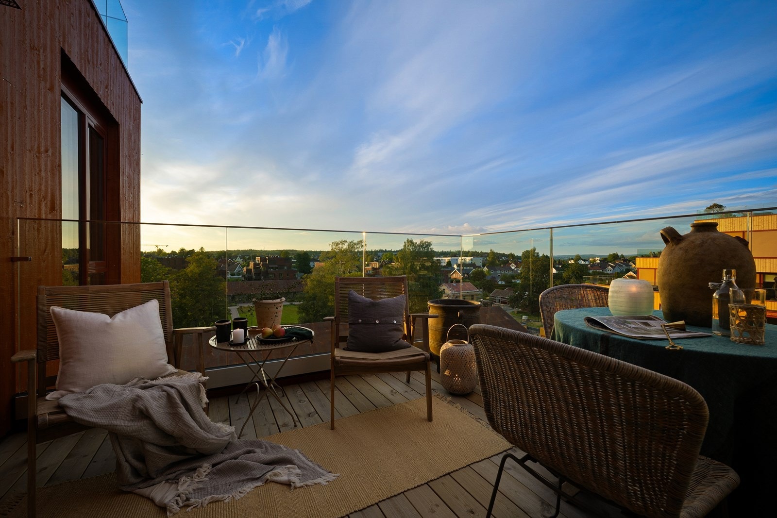 Terrasse på ca. 10 kvm med utgang fra stue. Galleribilde