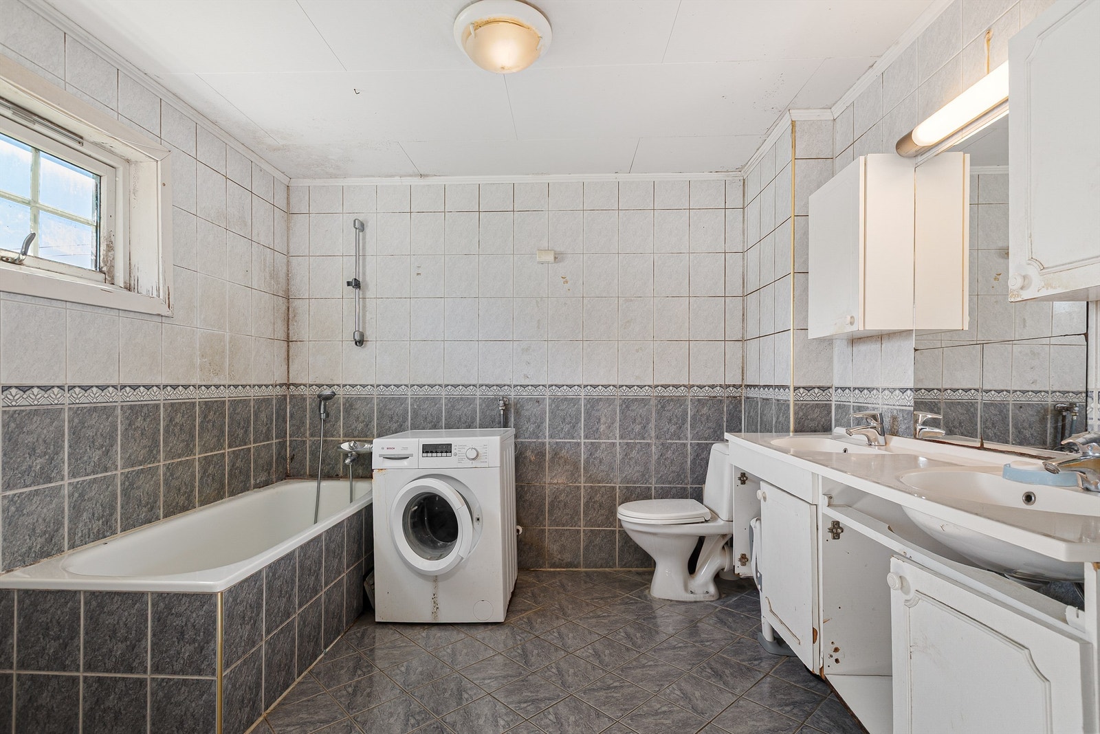 3B - Romslig flislagt bad Galleribilde