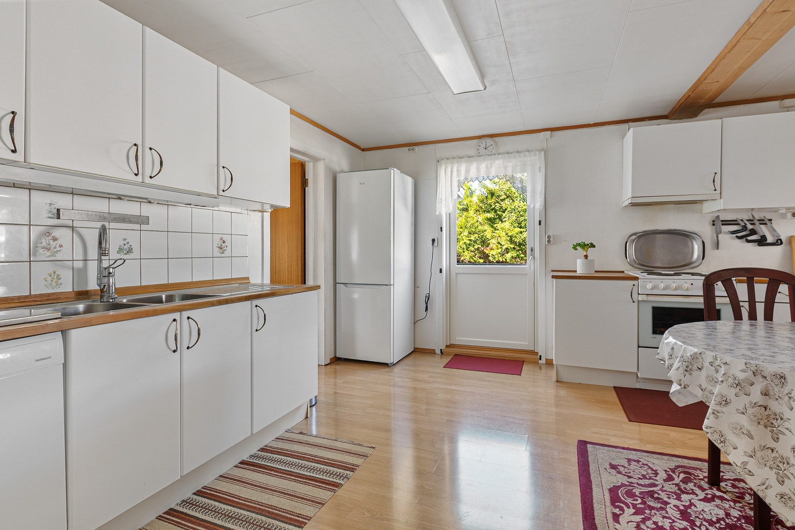 Kjøkken med utgang til terrasse Galleribilde