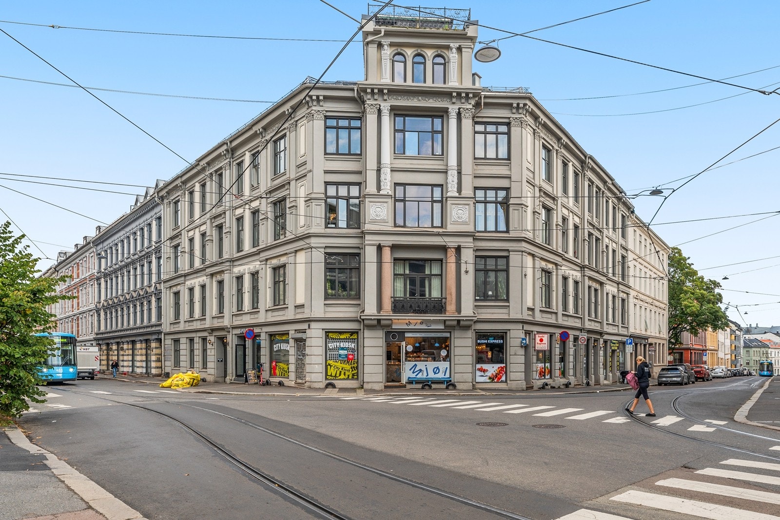 En stor og flott leilighet i en klassisk bygård med meget sentral beliggenhet Galleribilde