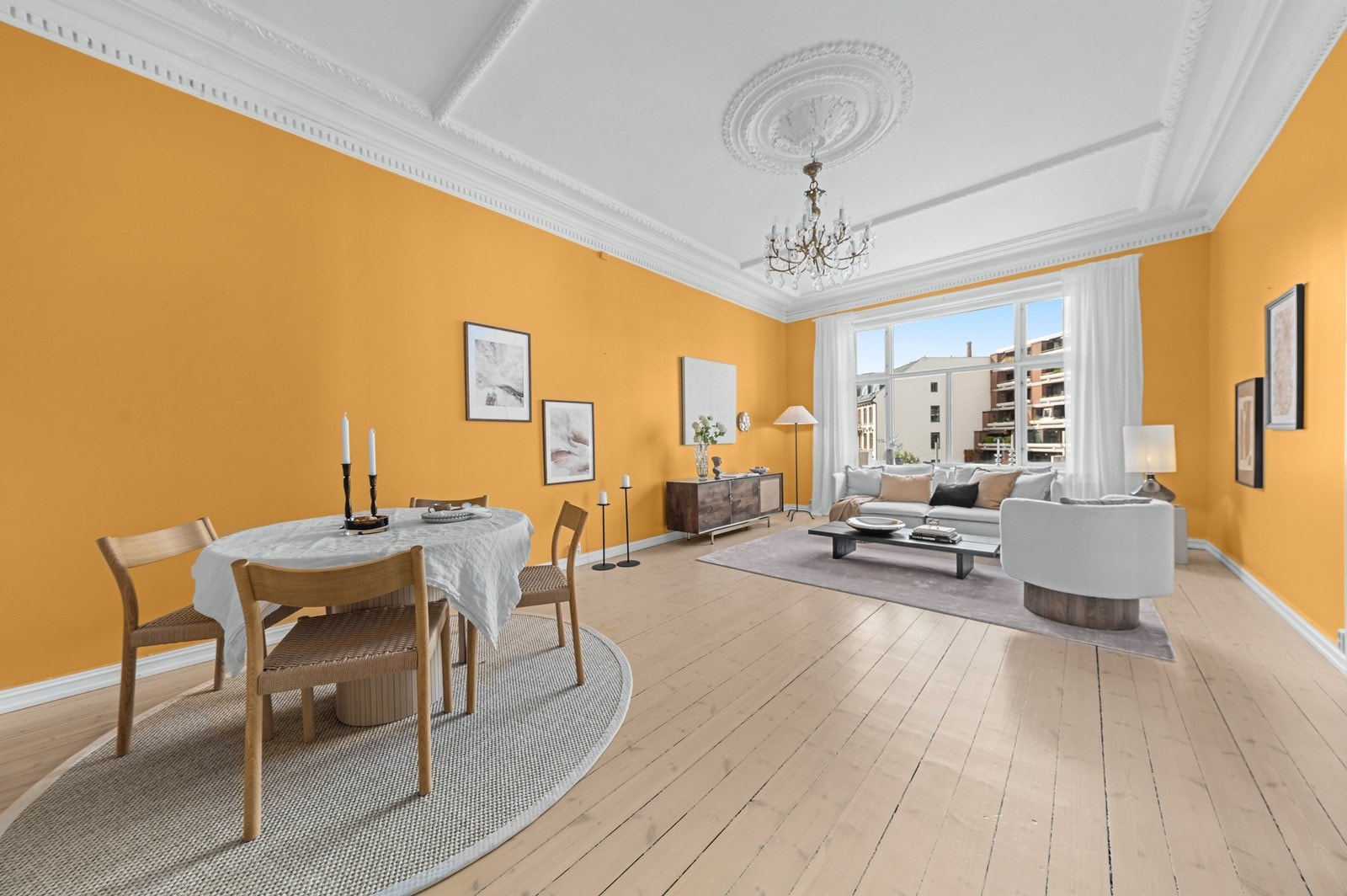 Flotte detaljer med stukkaturlister og rosett. Galleribilde