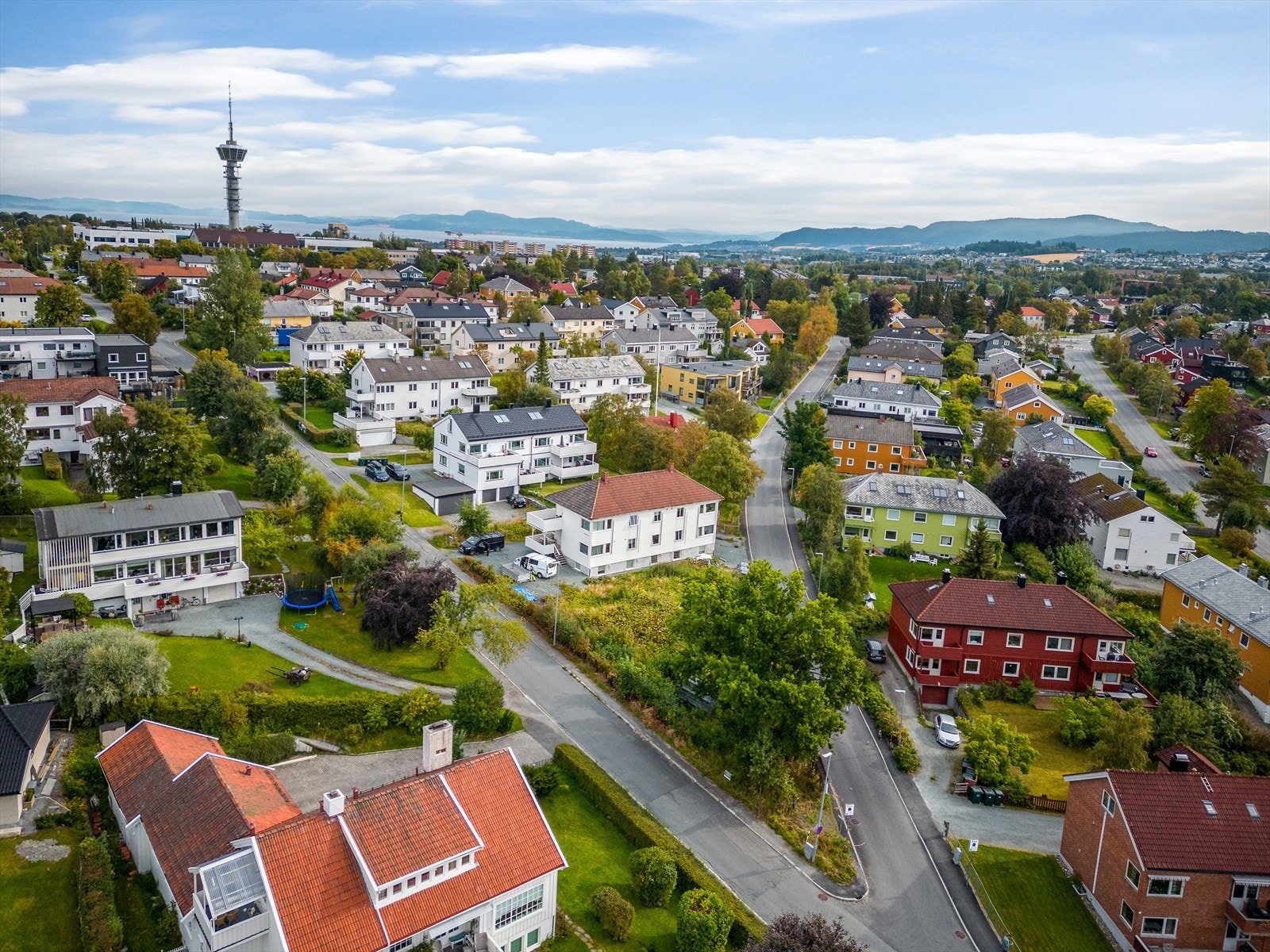 På Berg/Eberg finnes alt en familie trenger i det daglige, og byen med sitt rike utvalg ligger en fin sykkeltur unna. Galleribilde