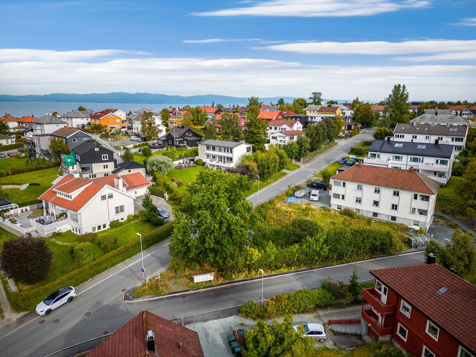 Sommerstid kan man legge turen til sjøbadet i Trondheim - en liten biltur fra eiendommen. Galleribilde