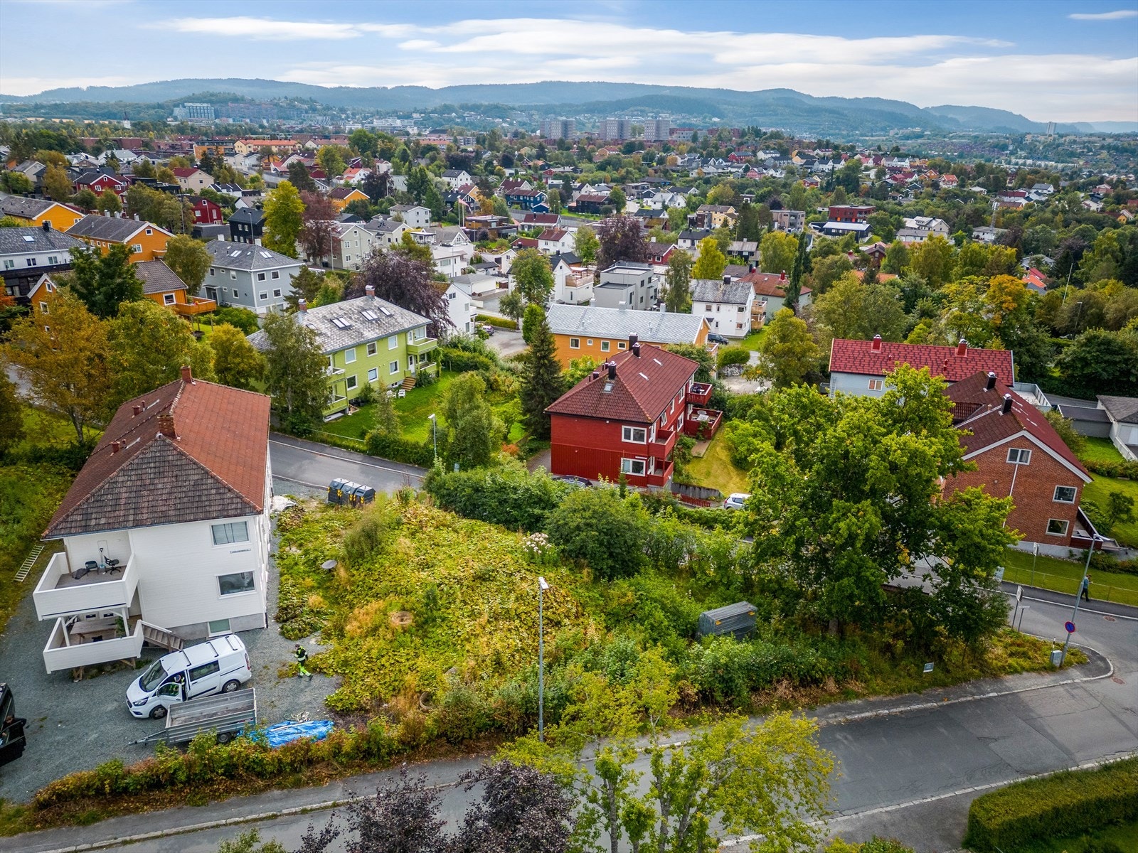 Nærmeste bussholdeplass ligger ca. 500 unna med hyppige avganger. Galleribilde