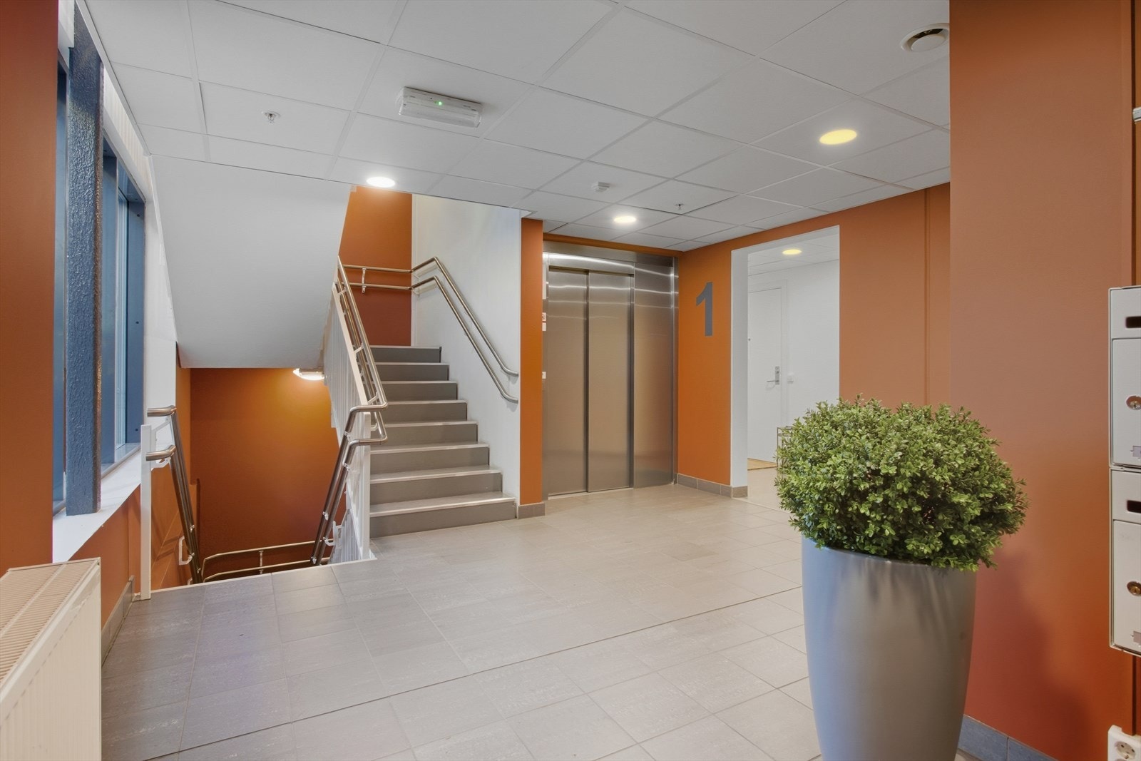 Felles inngangsparti fra gateplan. Galleribilde