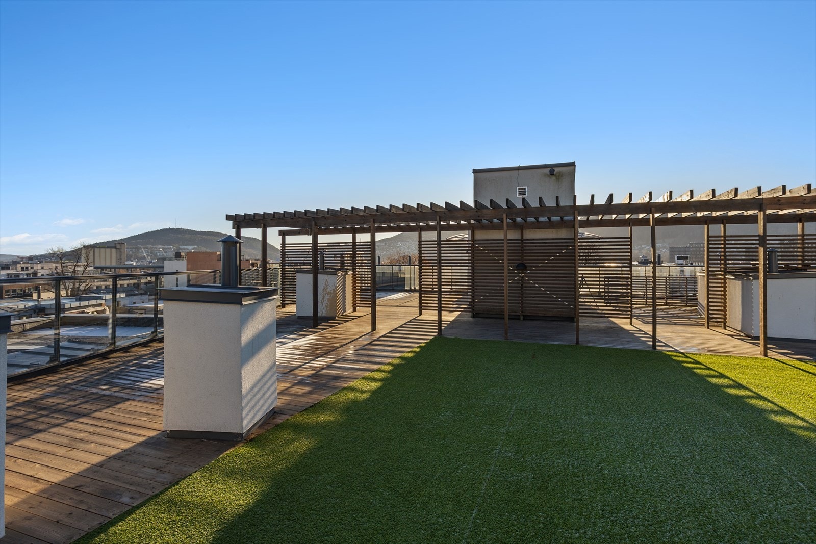 Borettslaget har en felles solrik takterrasse, perfekt på sommertid. Galleribilde