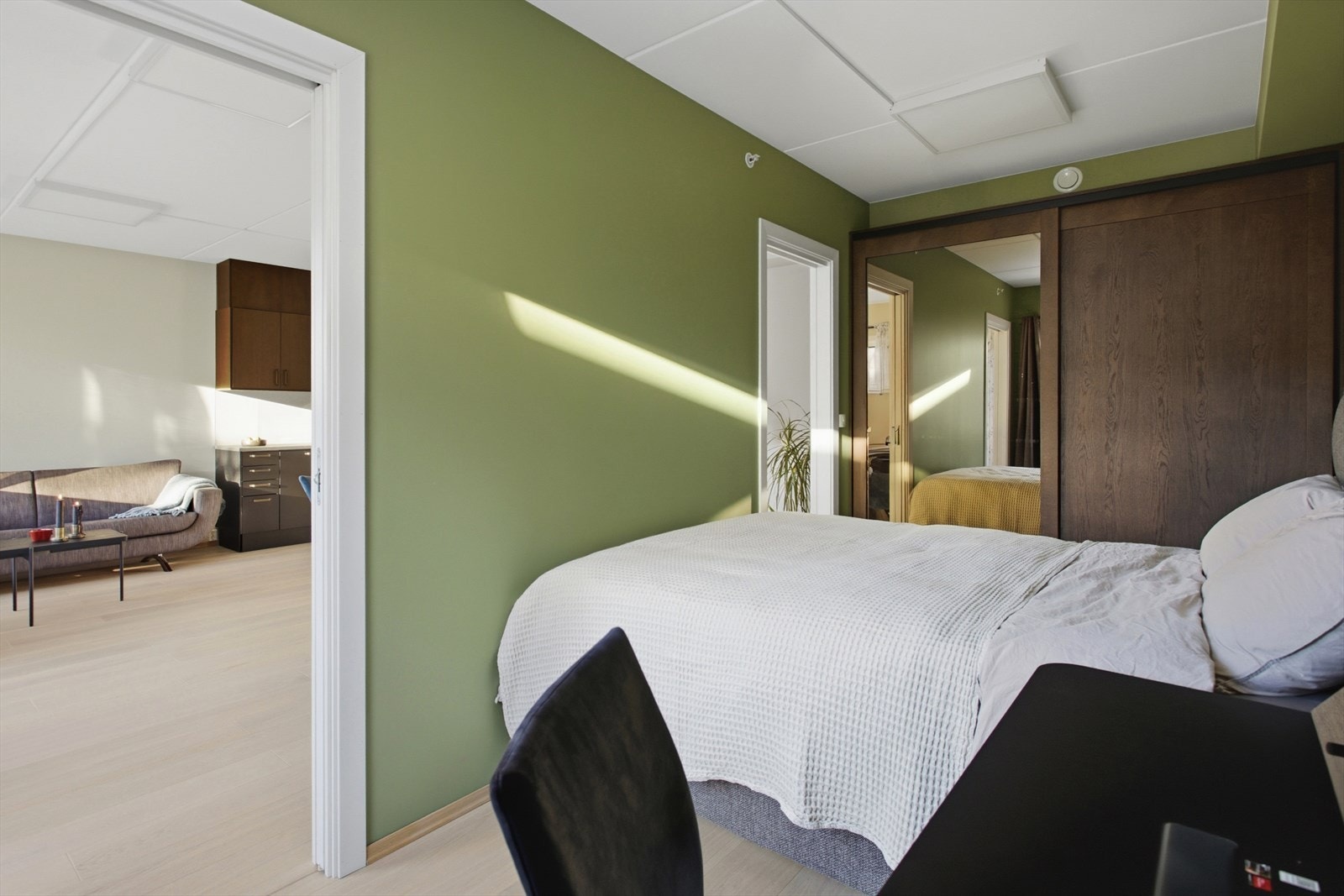 Leiligheten har et romslig soverom. Galleribilde