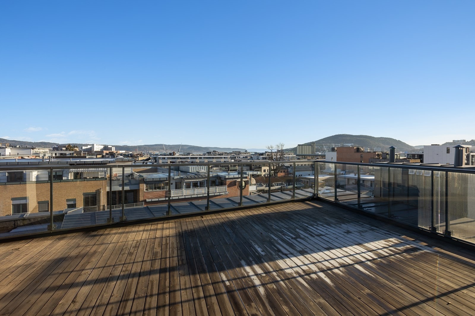 Utsikt i motsatt retning fra felles takterrasse. Galleribilde